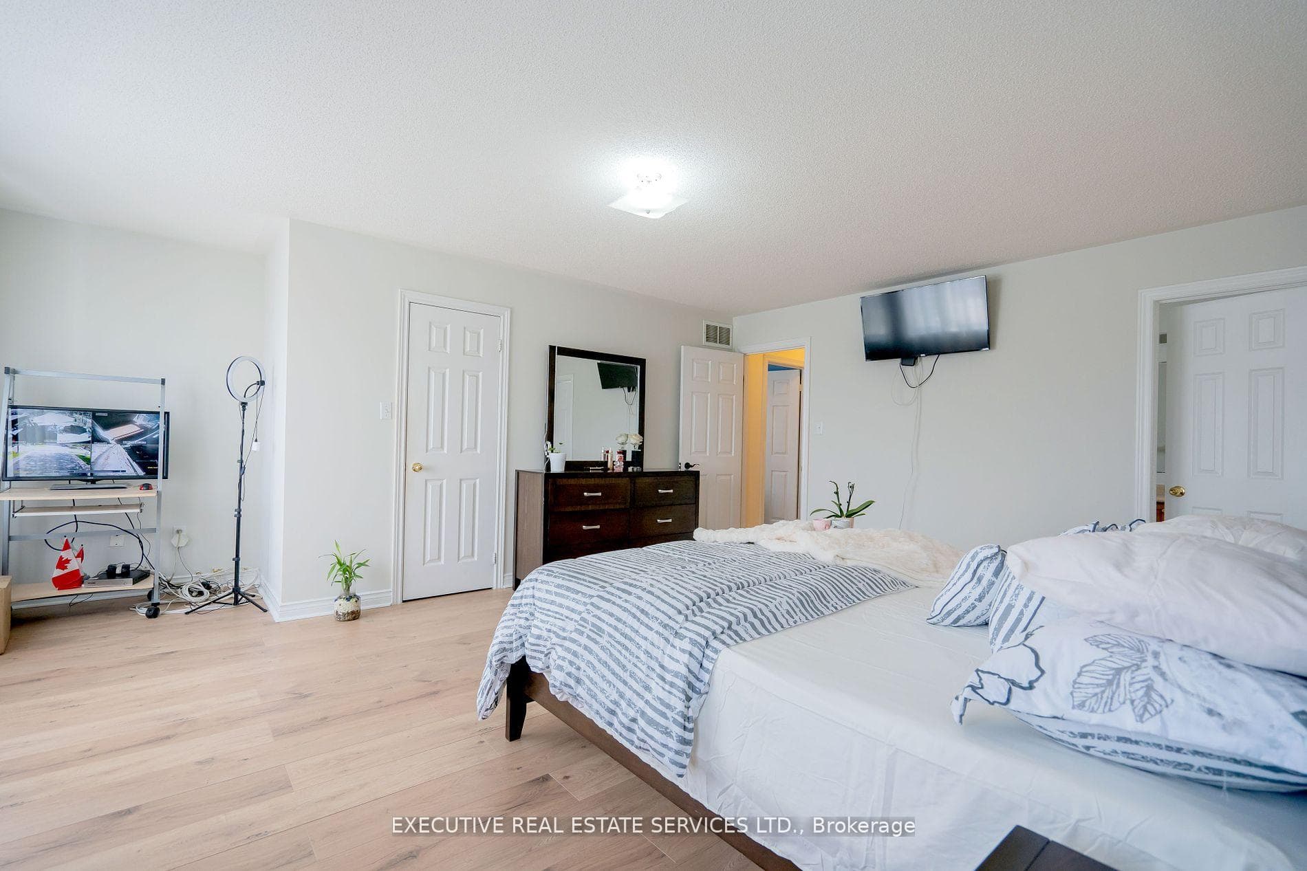 6 Maple Beach Crescent photo 26