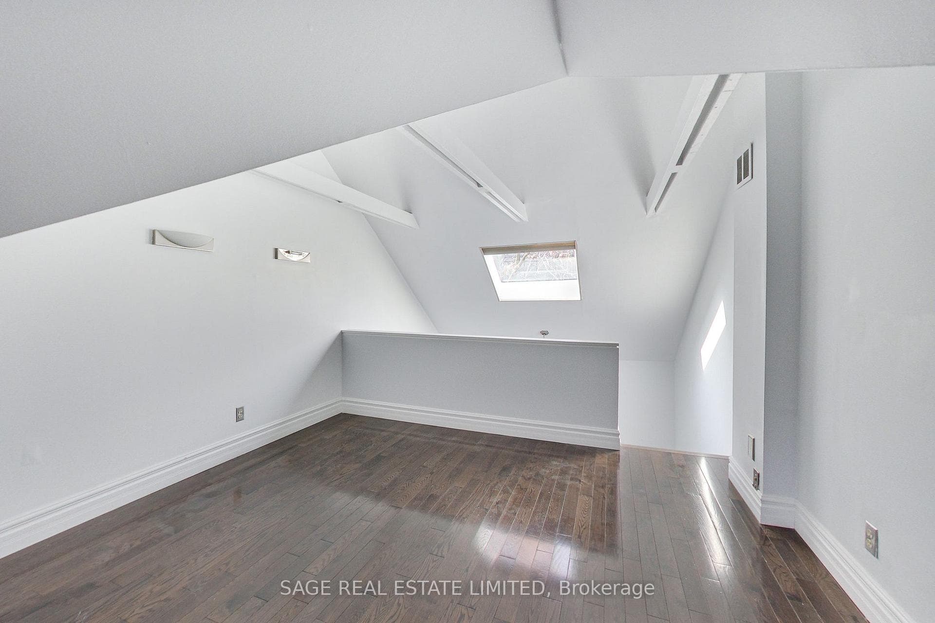 104 Sumach Street photo 25