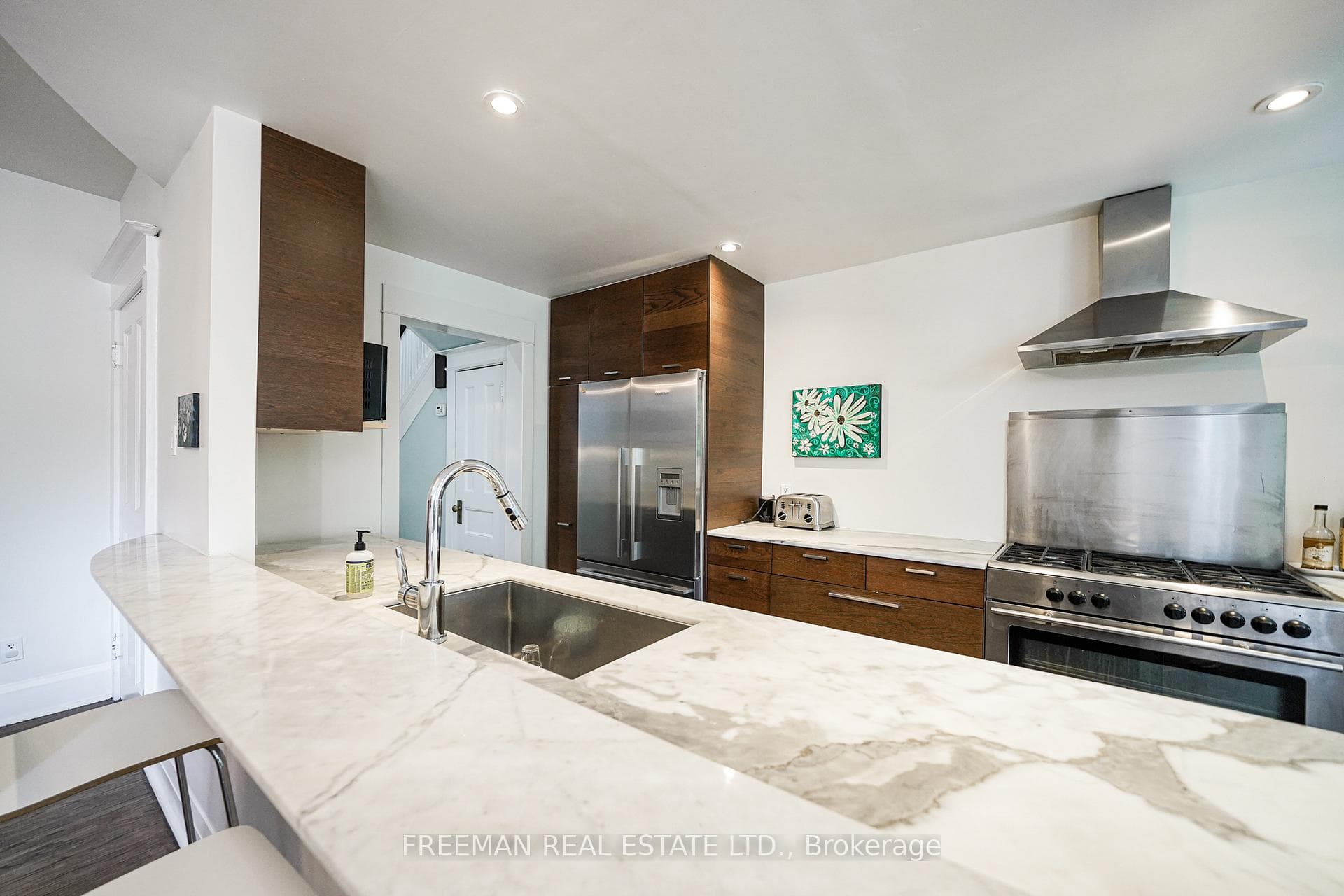 67 Dewson Street photo 12
