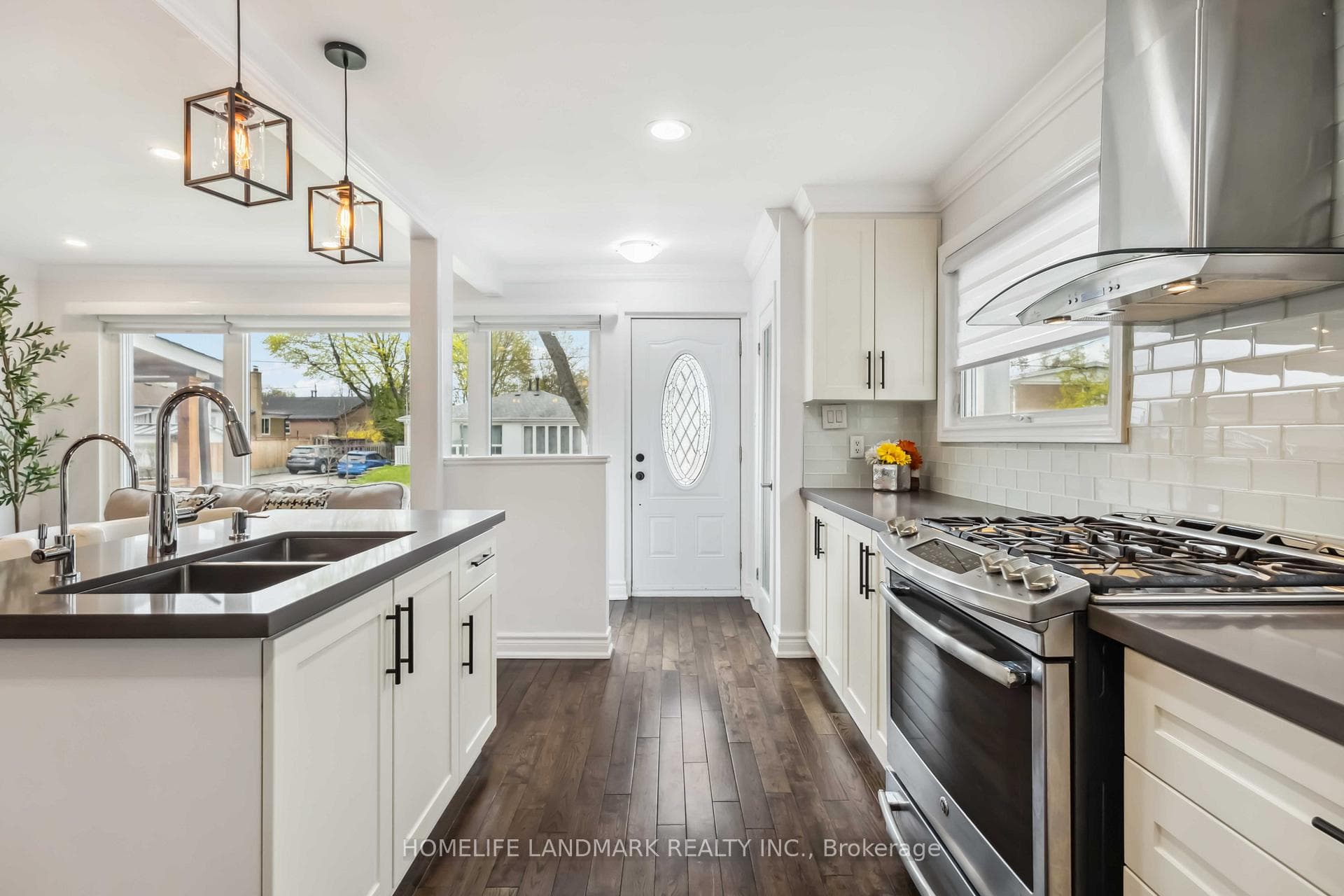 10 Tartan Avenue photo 8