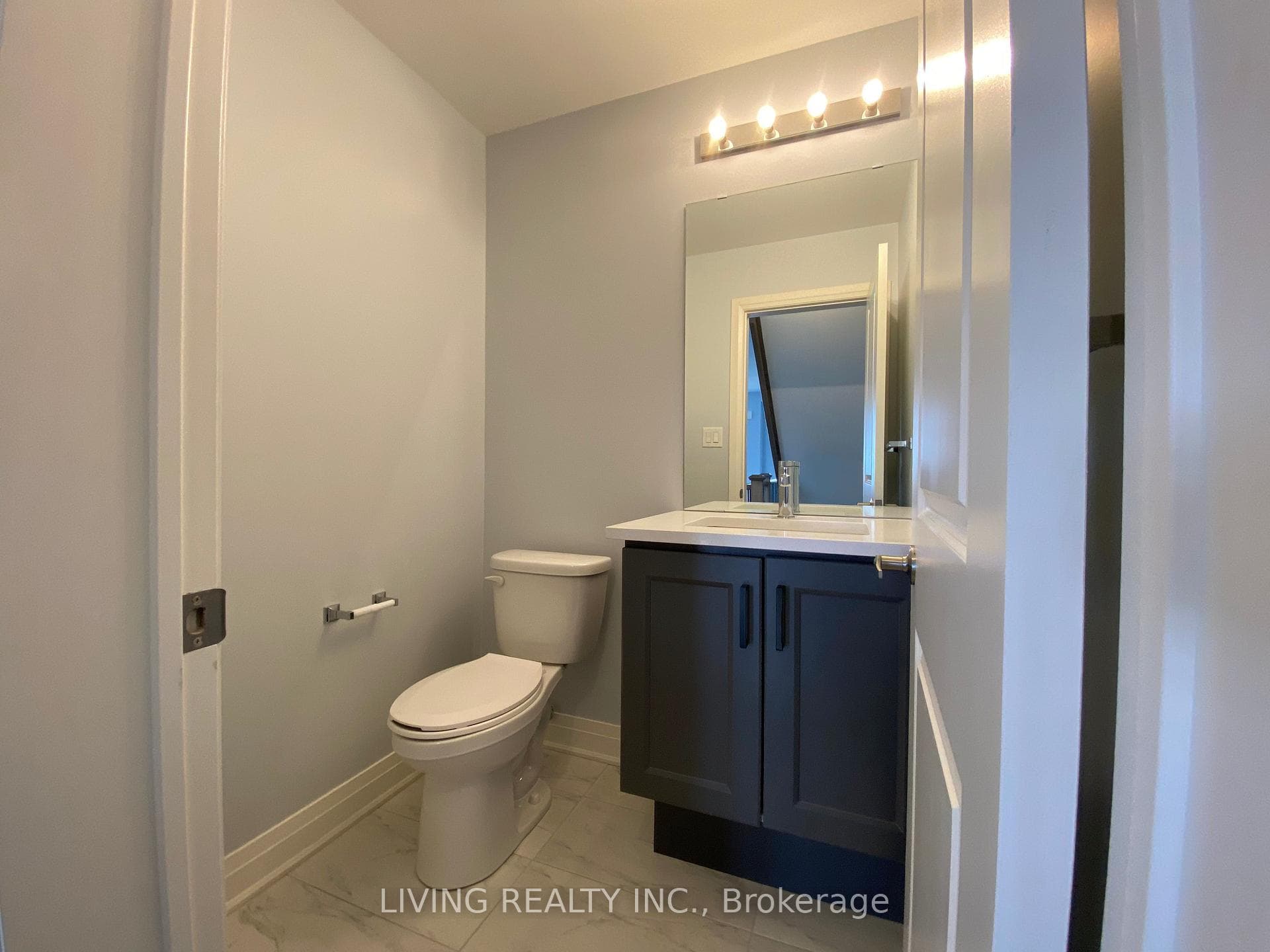 747 Port Darlington Road photo 9