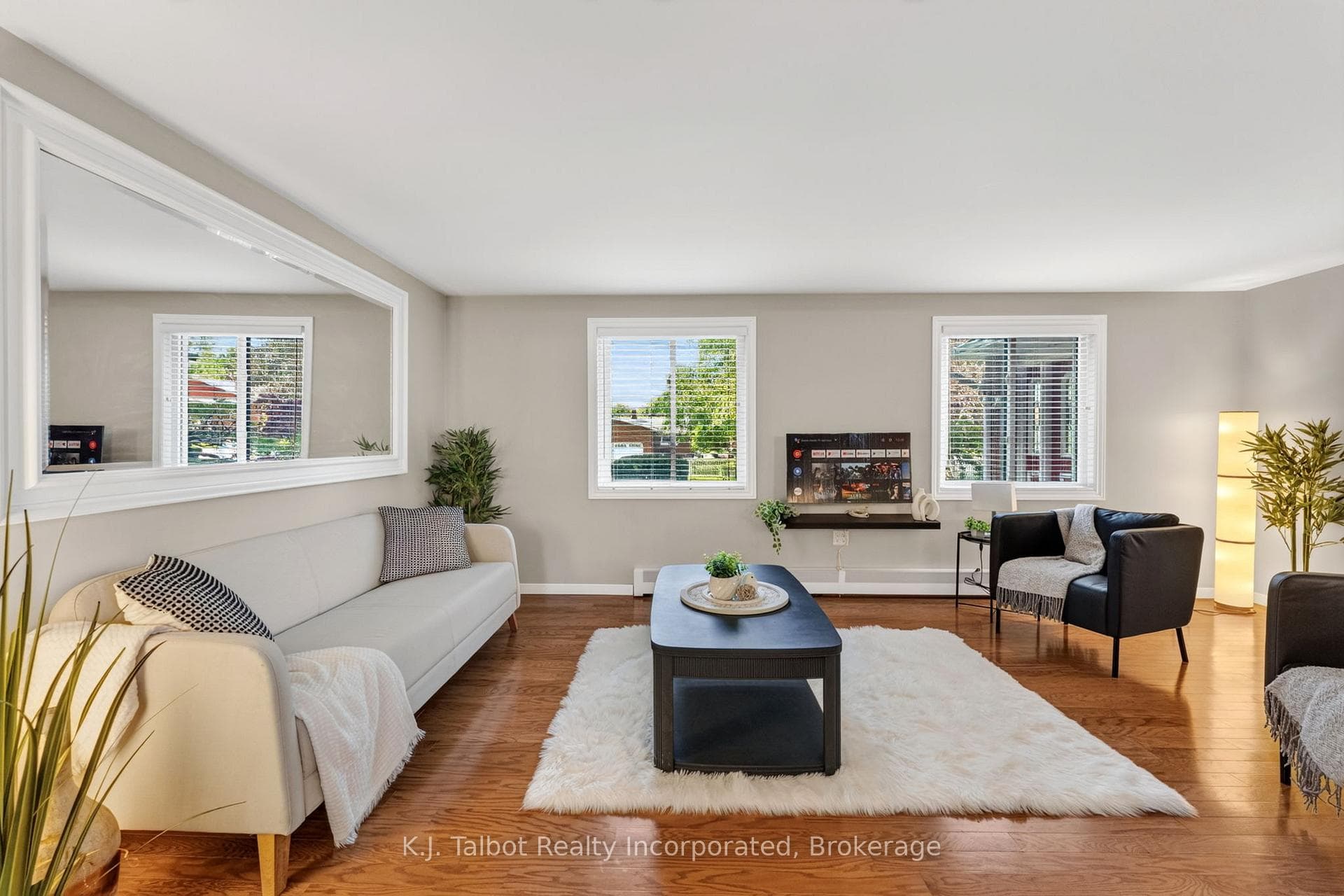 232 Picton Street photo 17