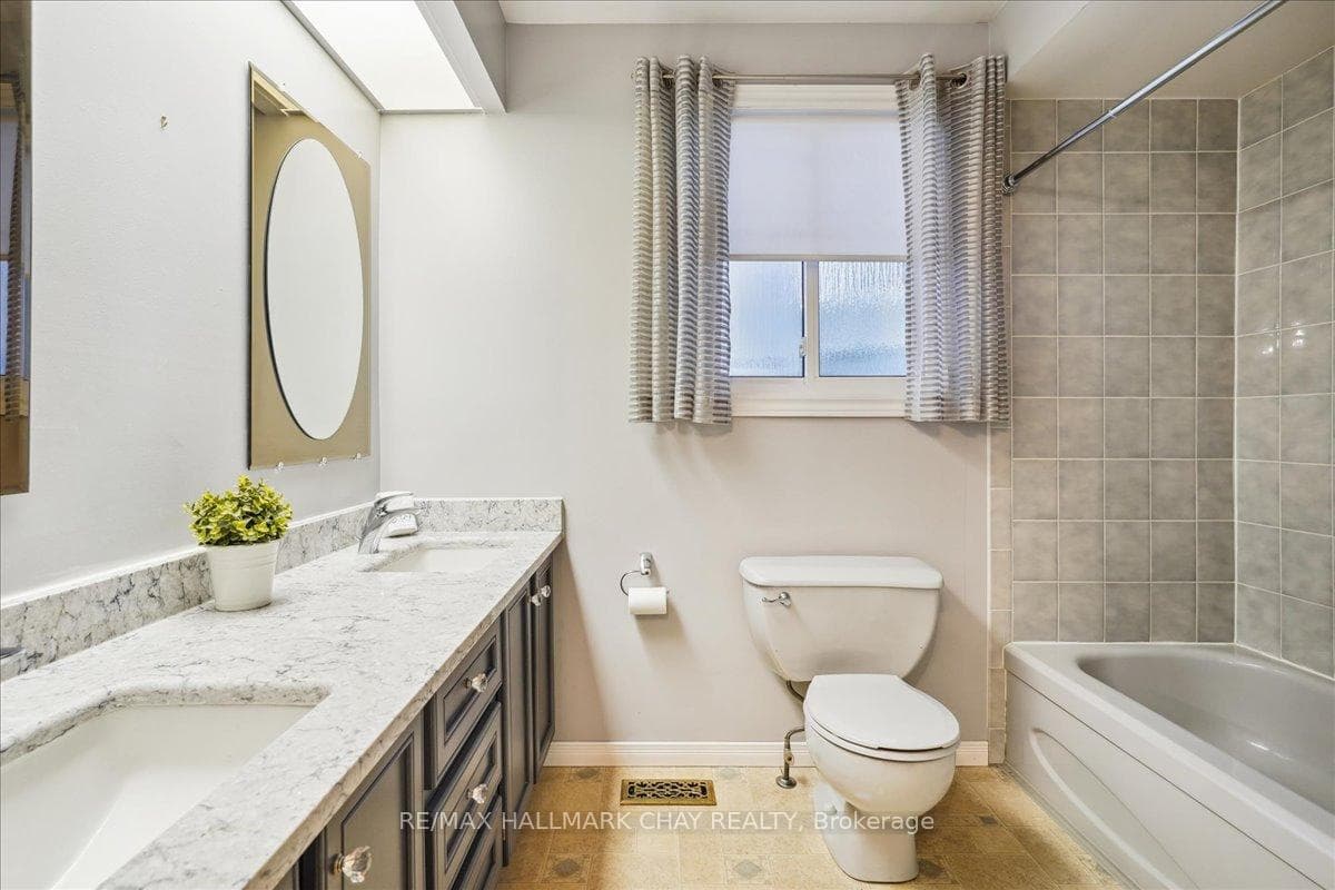 53 Roslyn Road photo 25