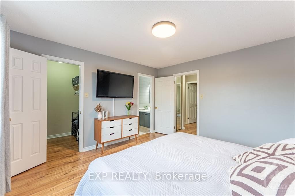 112 ASHPARK Crescent photo 13