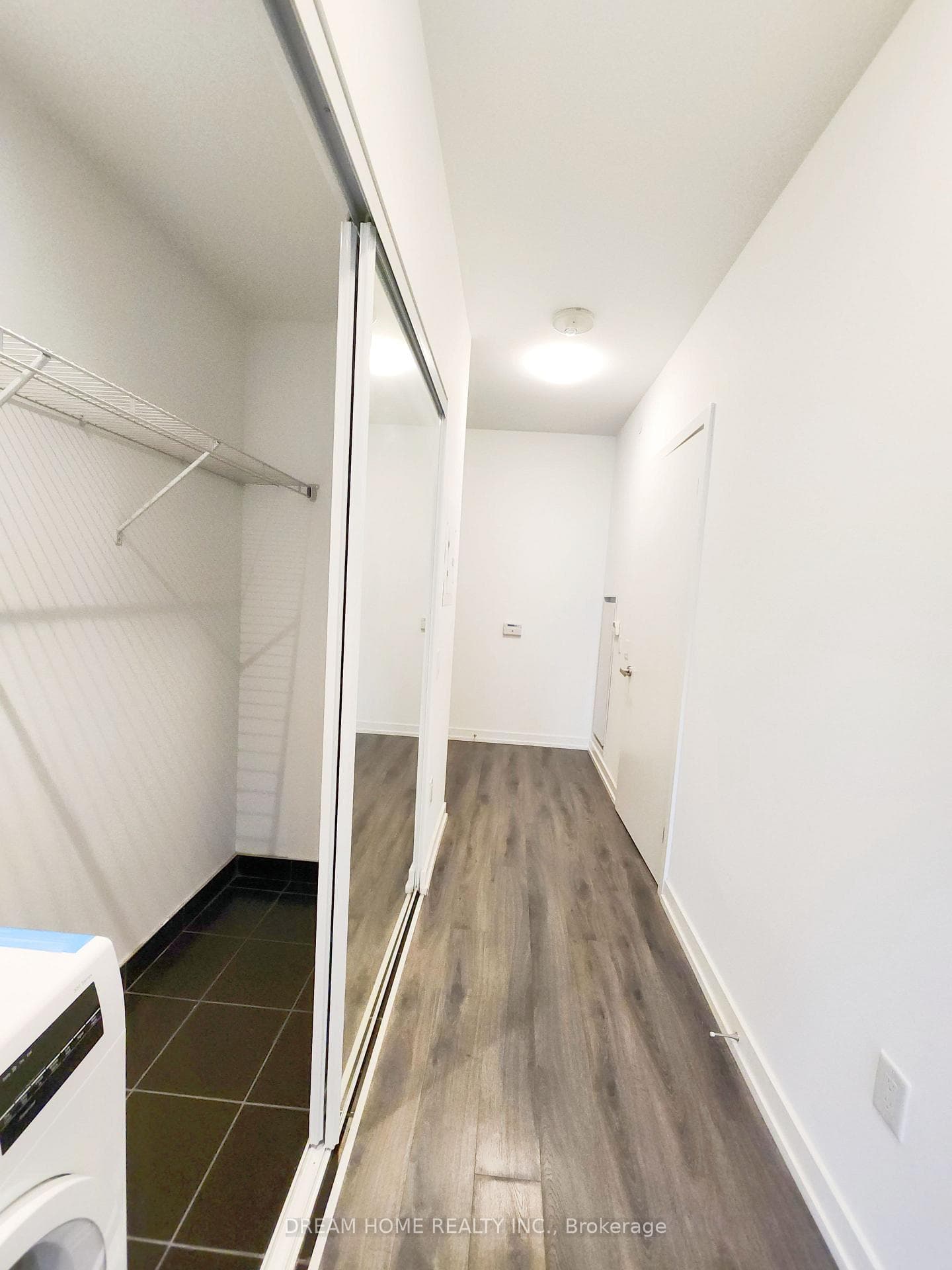 77 Shuter Street Unit 2507 photo 4
