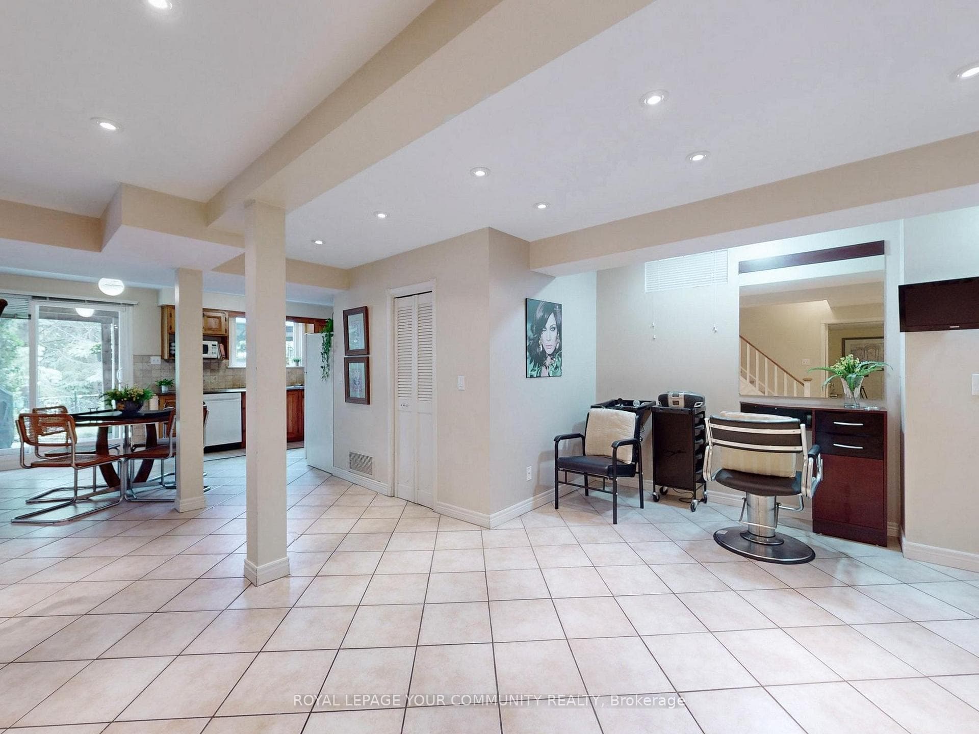 300 Veneto Drive photo 25