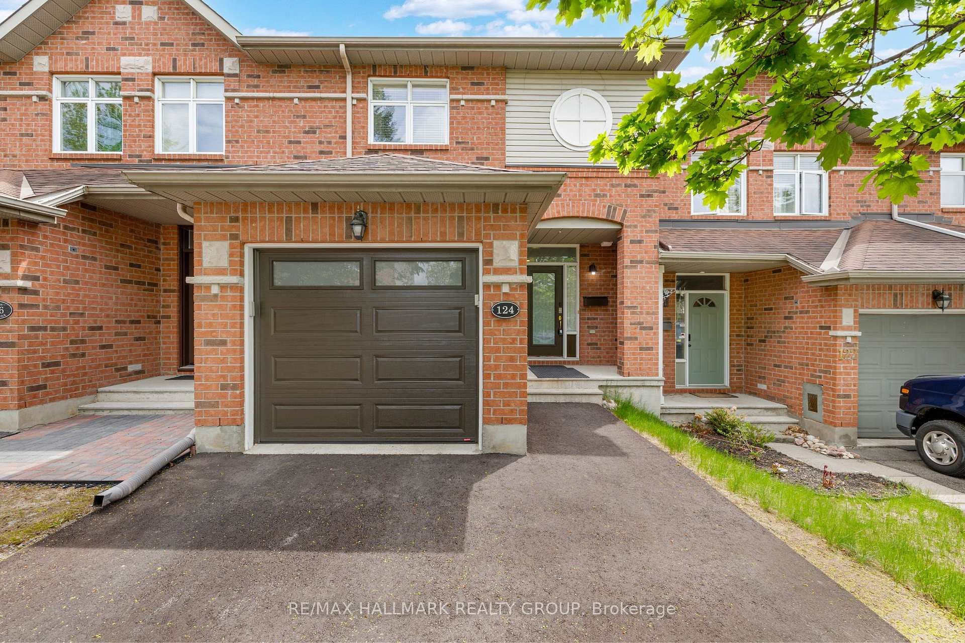 124 Kimberwick Crescent photo 2