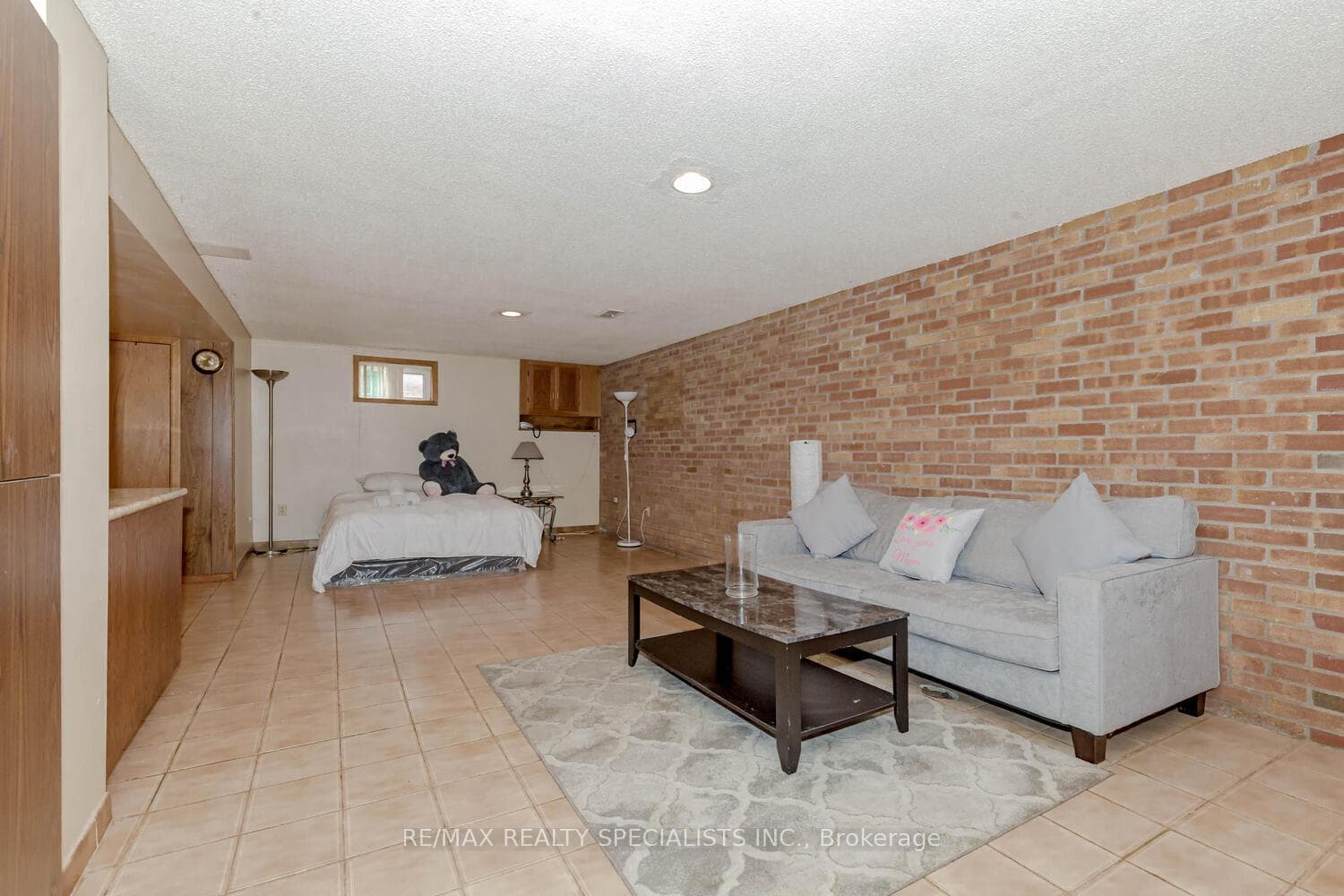 98 Vista Boulevard photo 29