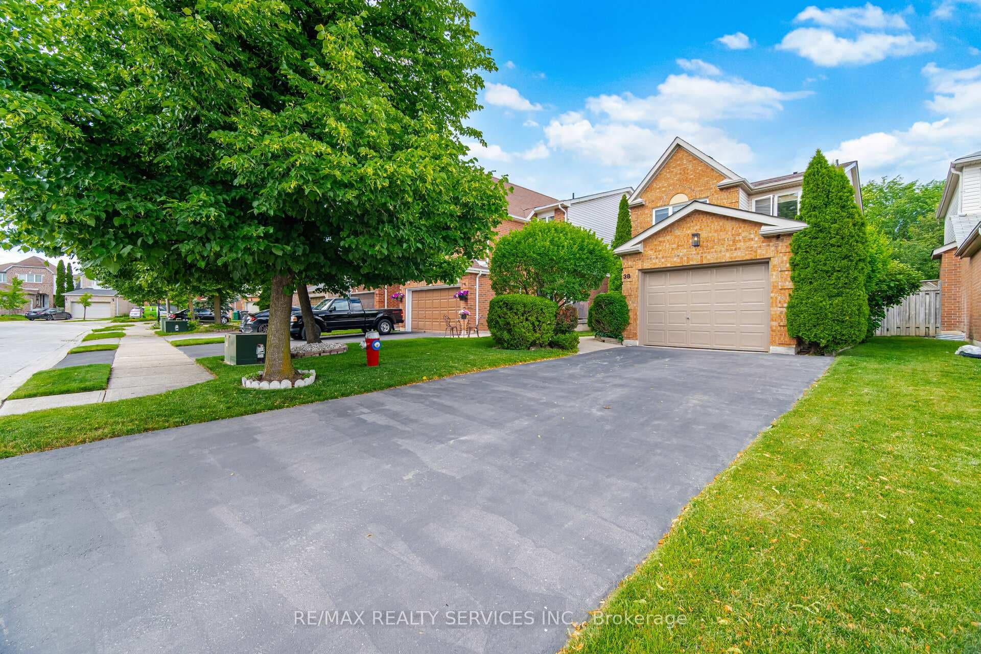 38 Furrows End photo 1