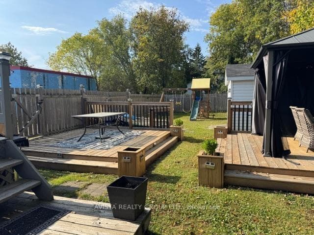 211 McCulloch St photo 31