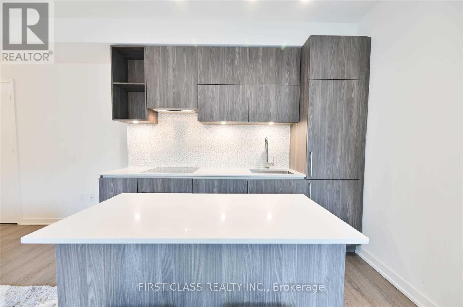 1 Yorkville Avenue Unit 608 photo 2
