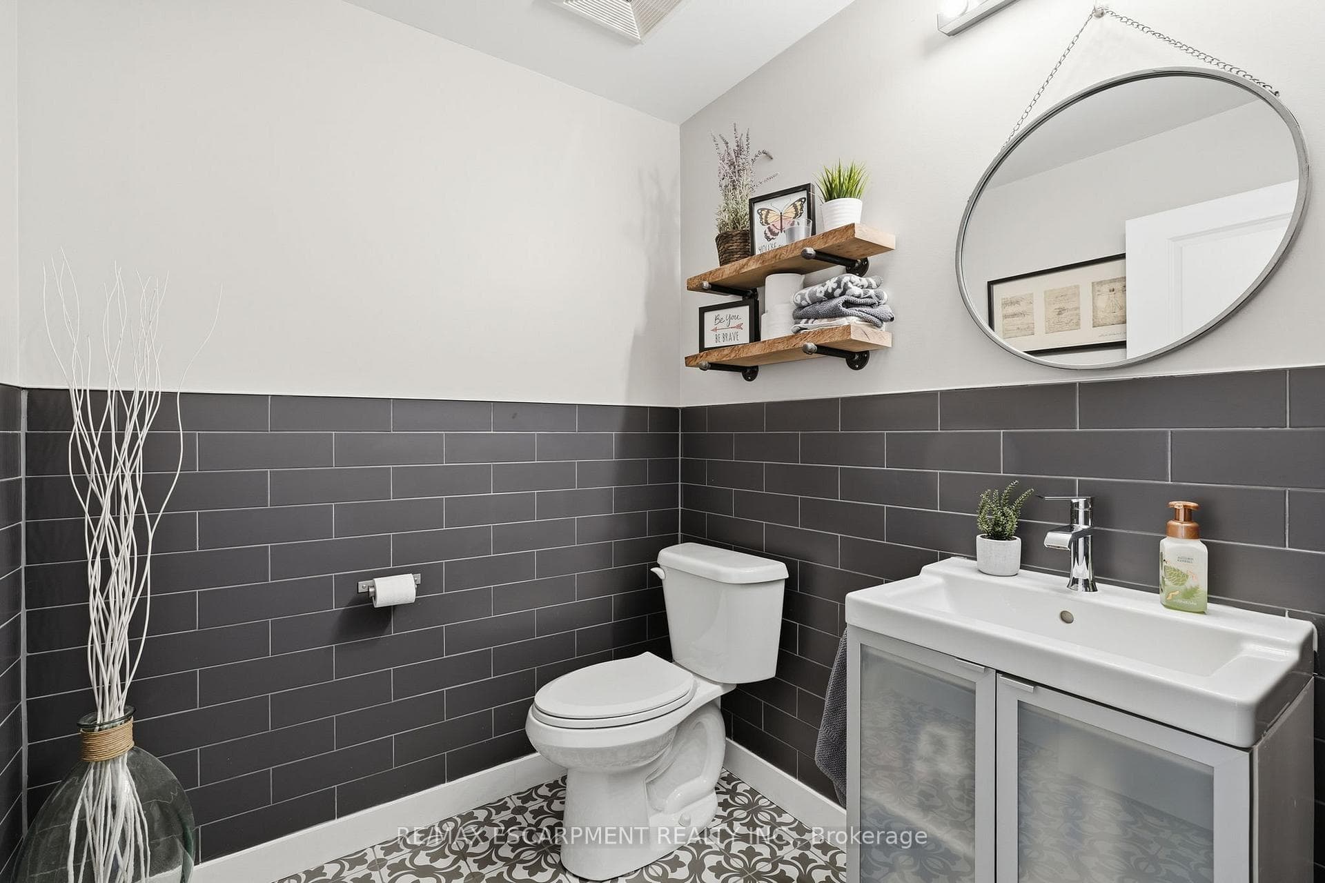 414 JOHN Street photo 38