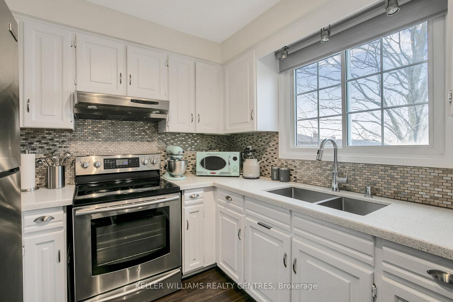 237 Osmond Crescent photo 10