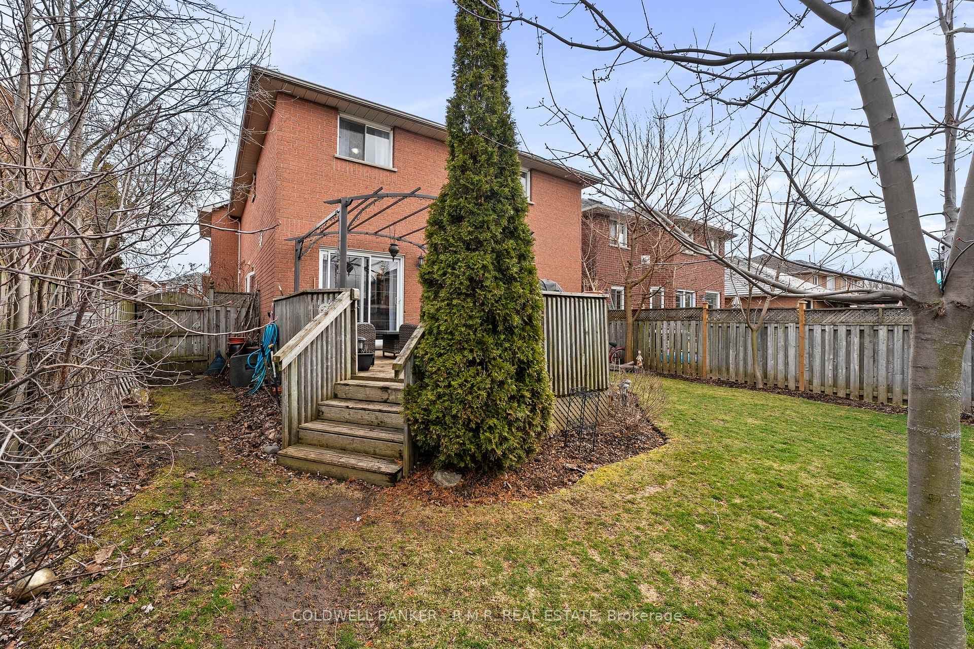 107 Stagemaster Crescent photo 36