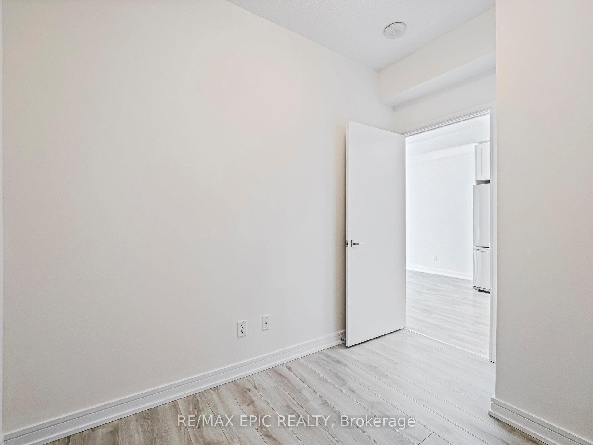 621 Sheppard Avenue Unit 301 photo 20