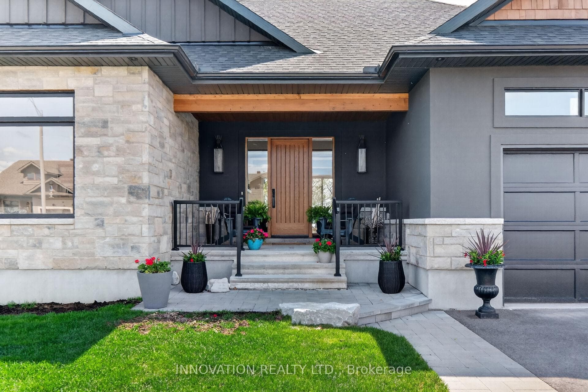 358 Spring Street photo 3