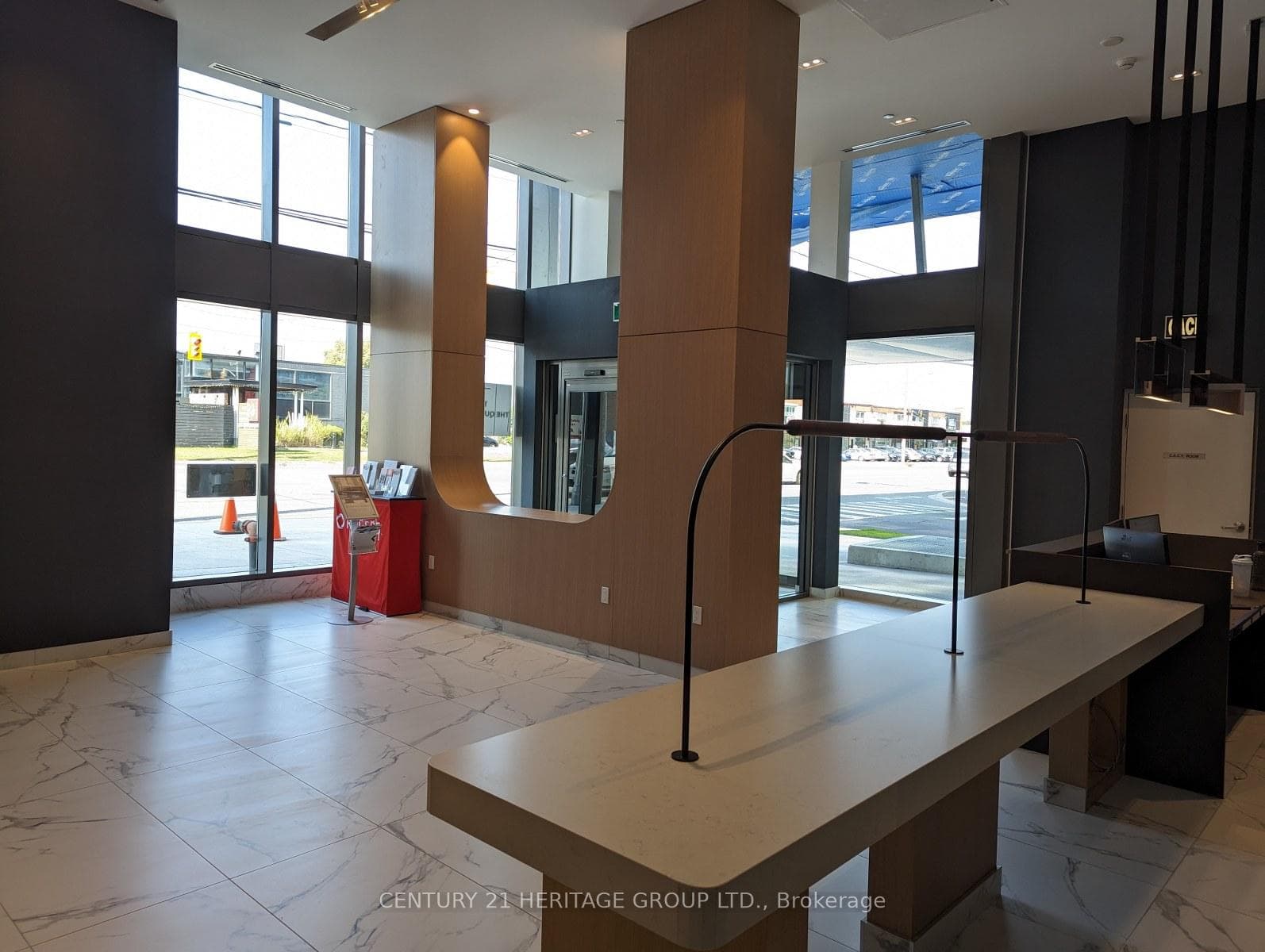 1195 The Queensway N/A Unit 711 photo 2