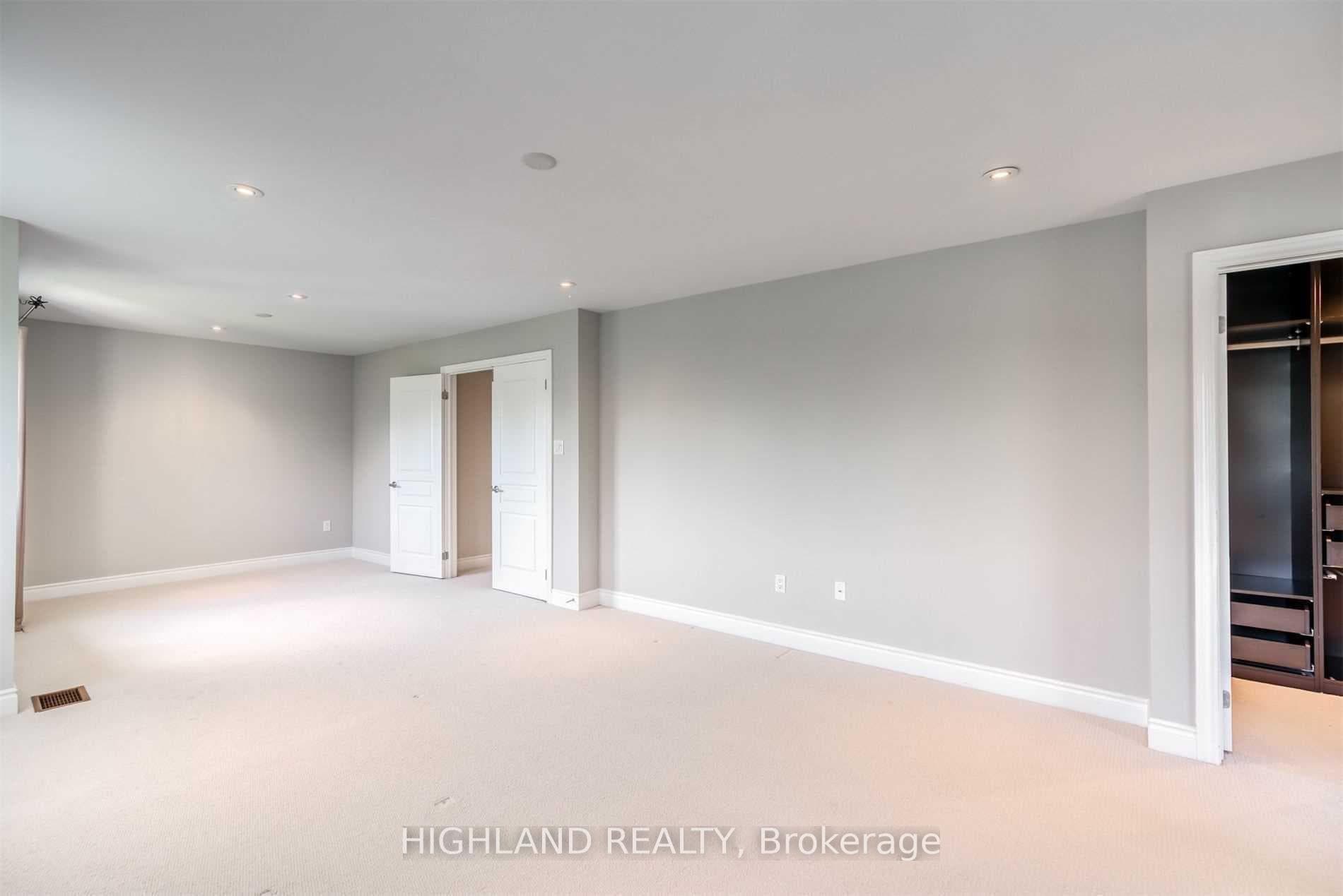 211 Burloak Drive photo 27