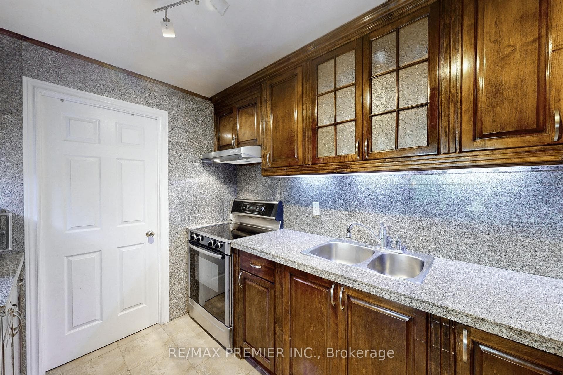 475 The West Mall N/A Unit 413 photo 8