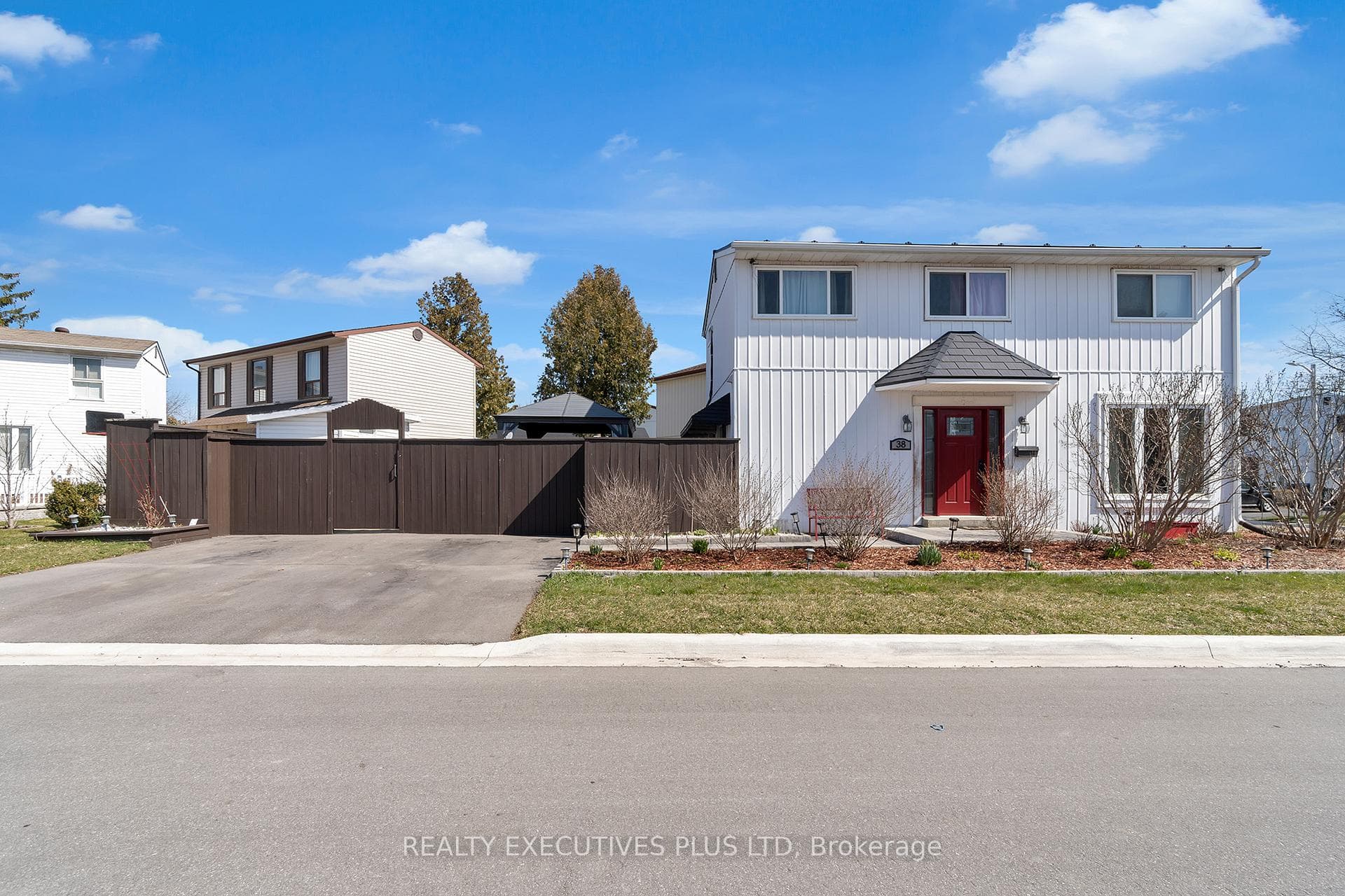 38 Huntingwood Crescent photo 1