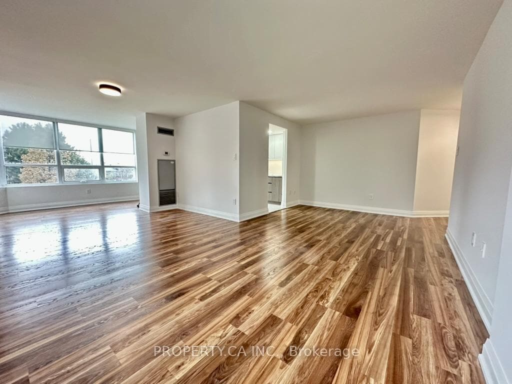 7601 Bathurst Street Unit 212 photo 8