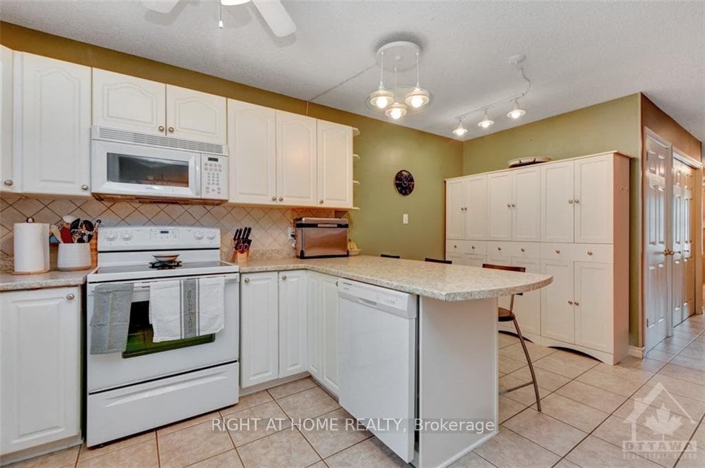 3306 ELIE Crescent photo 11