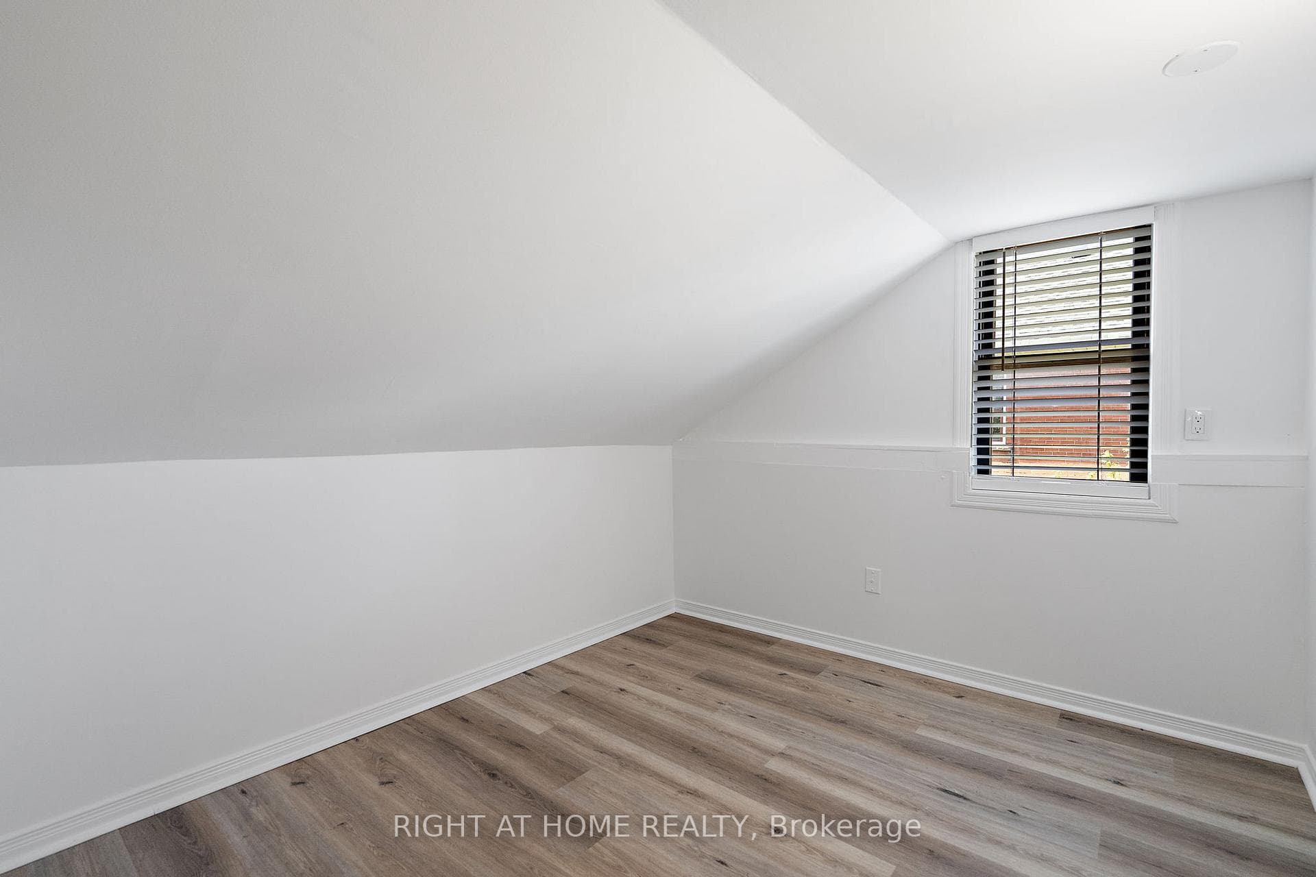 634 Gorham Street photo 11