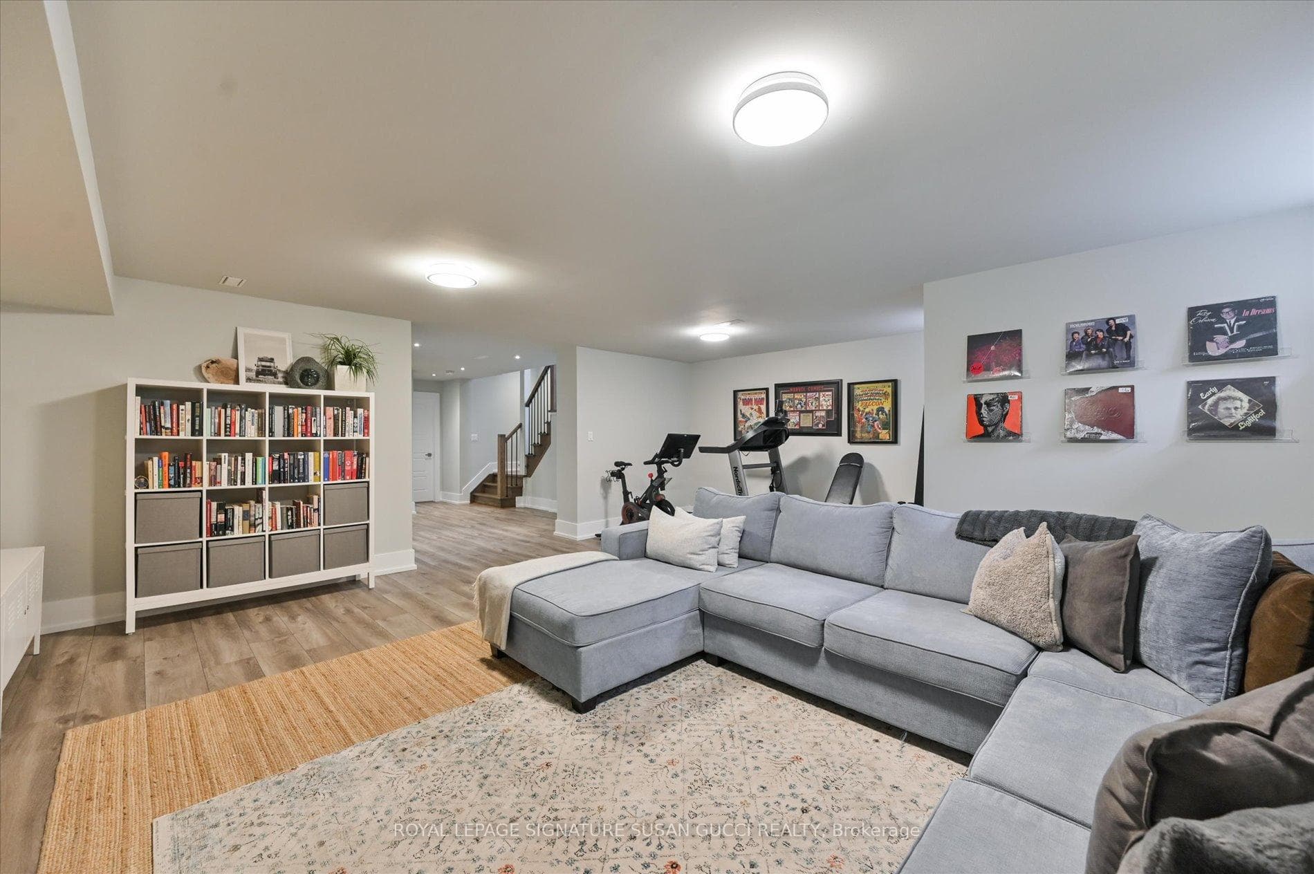 Oversized rec room ideal for family time / gym