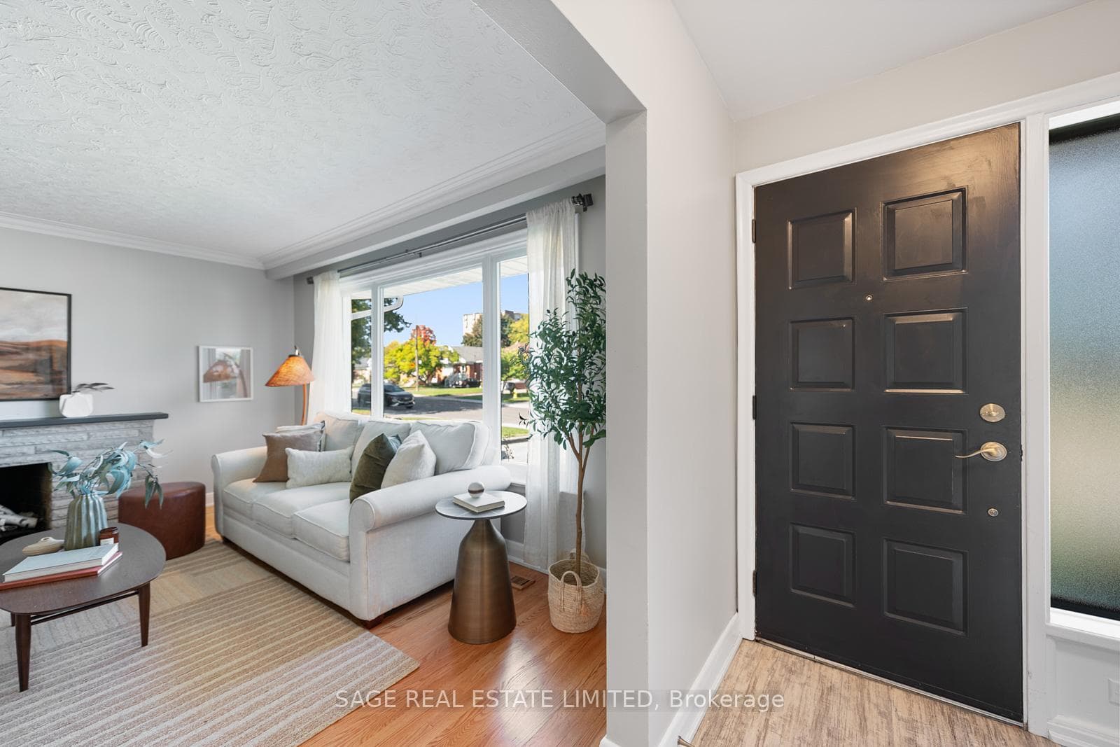 47 Janet Boulevard photo 3