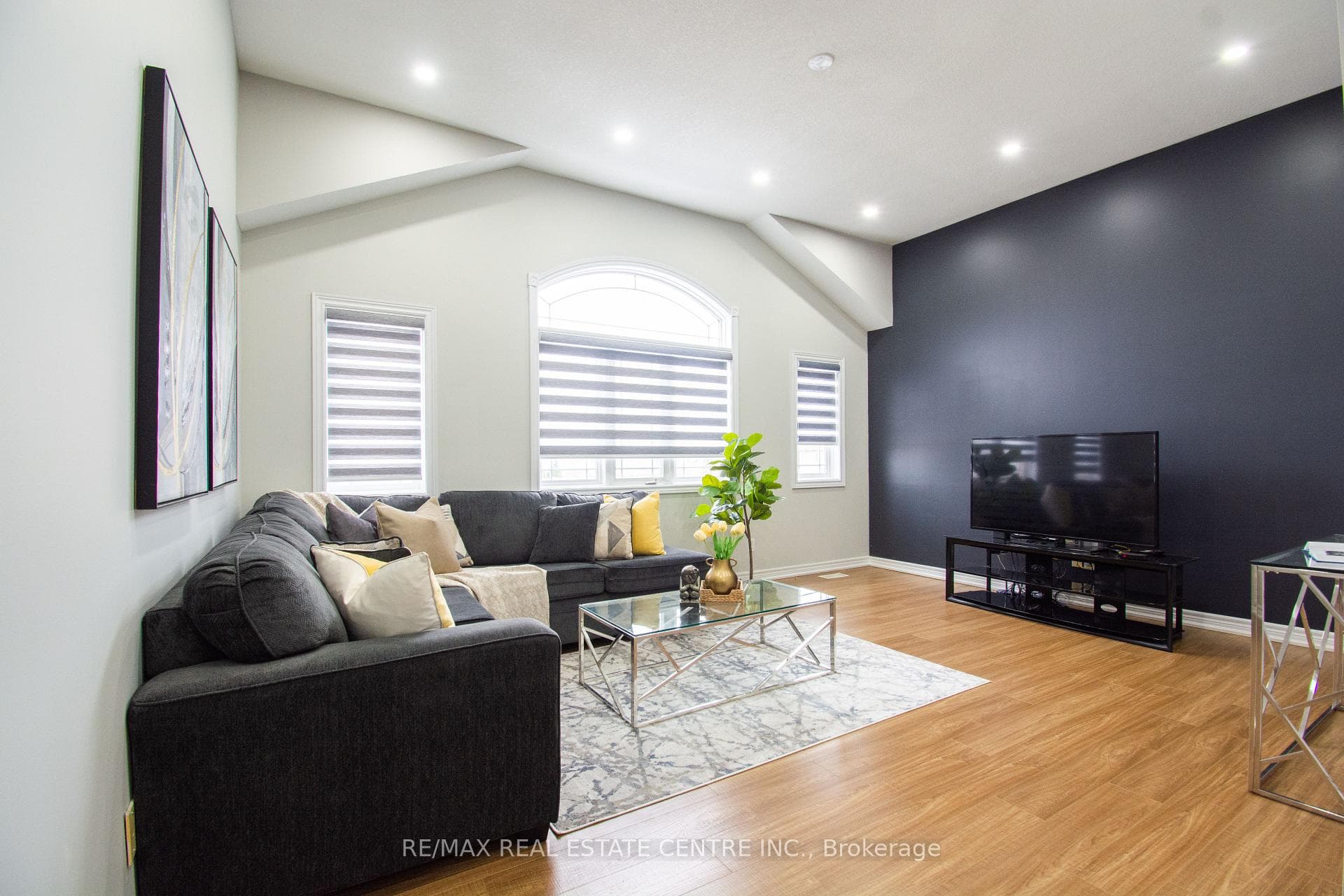 1 Colonial Drive photo 22