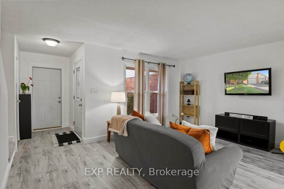 450 Bristol Crescent Unit 11 photo 12