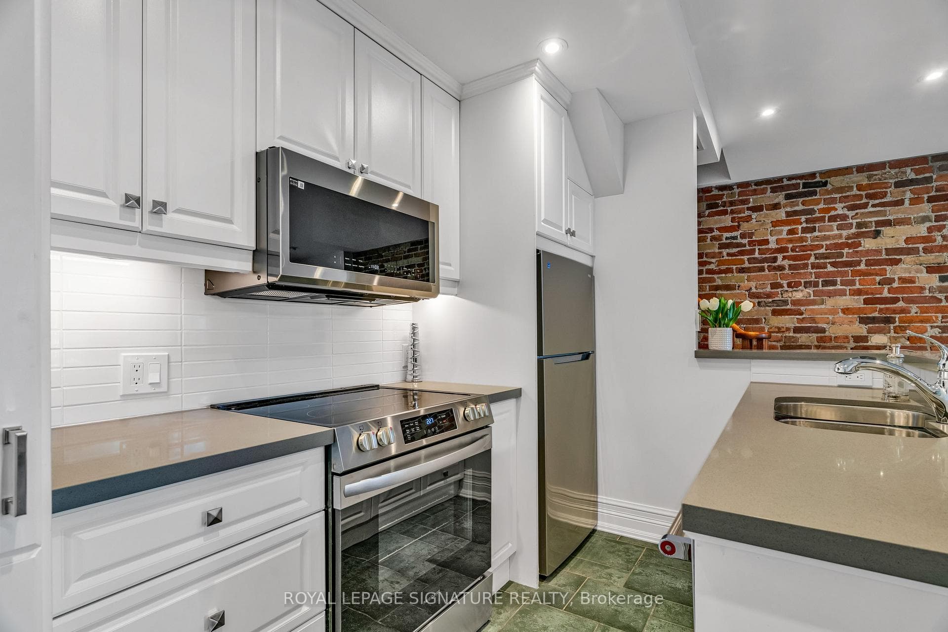 299 Davenport Road Unit B photo 12