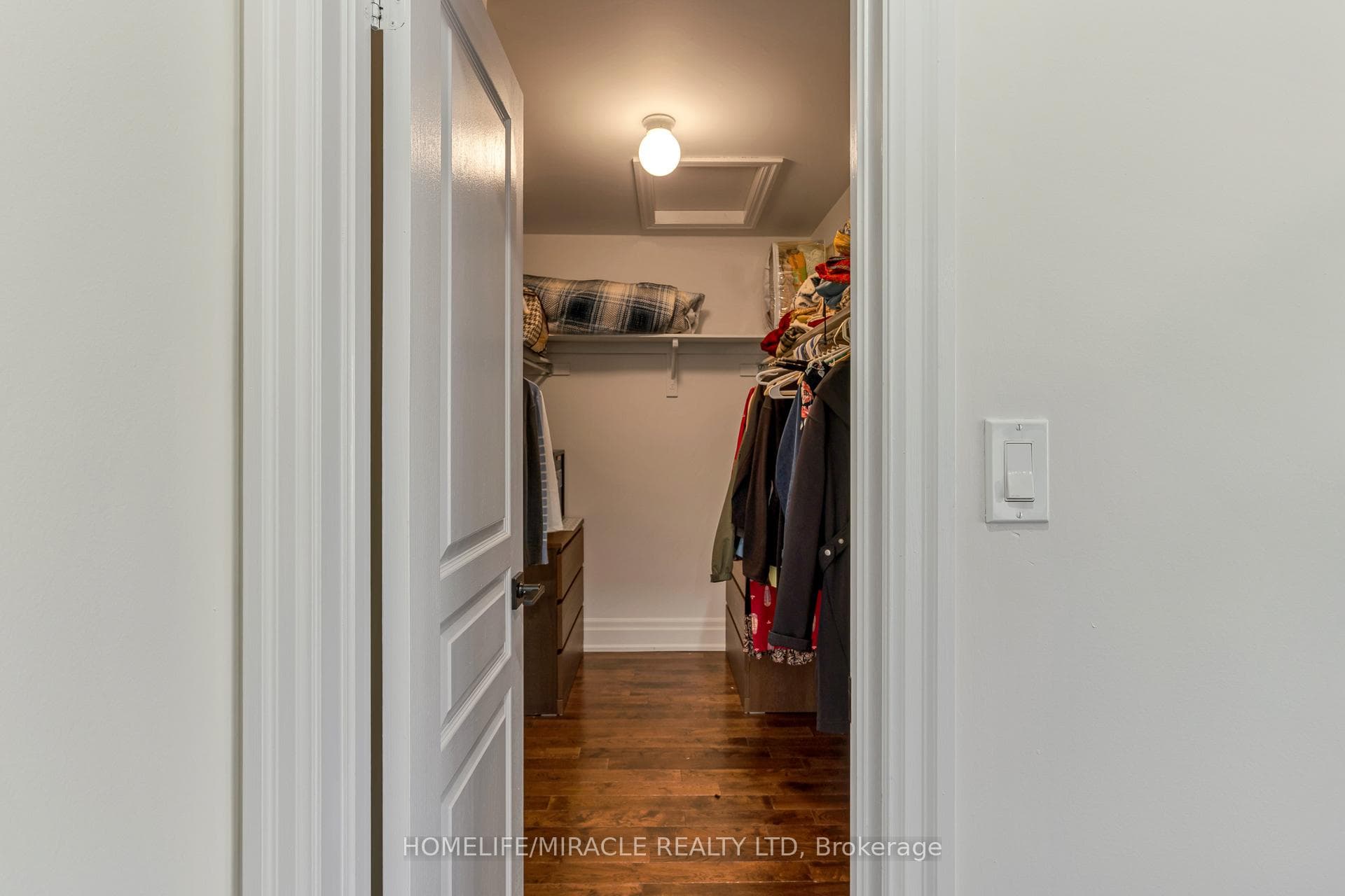 2299 Glazebrook Circle photo 15