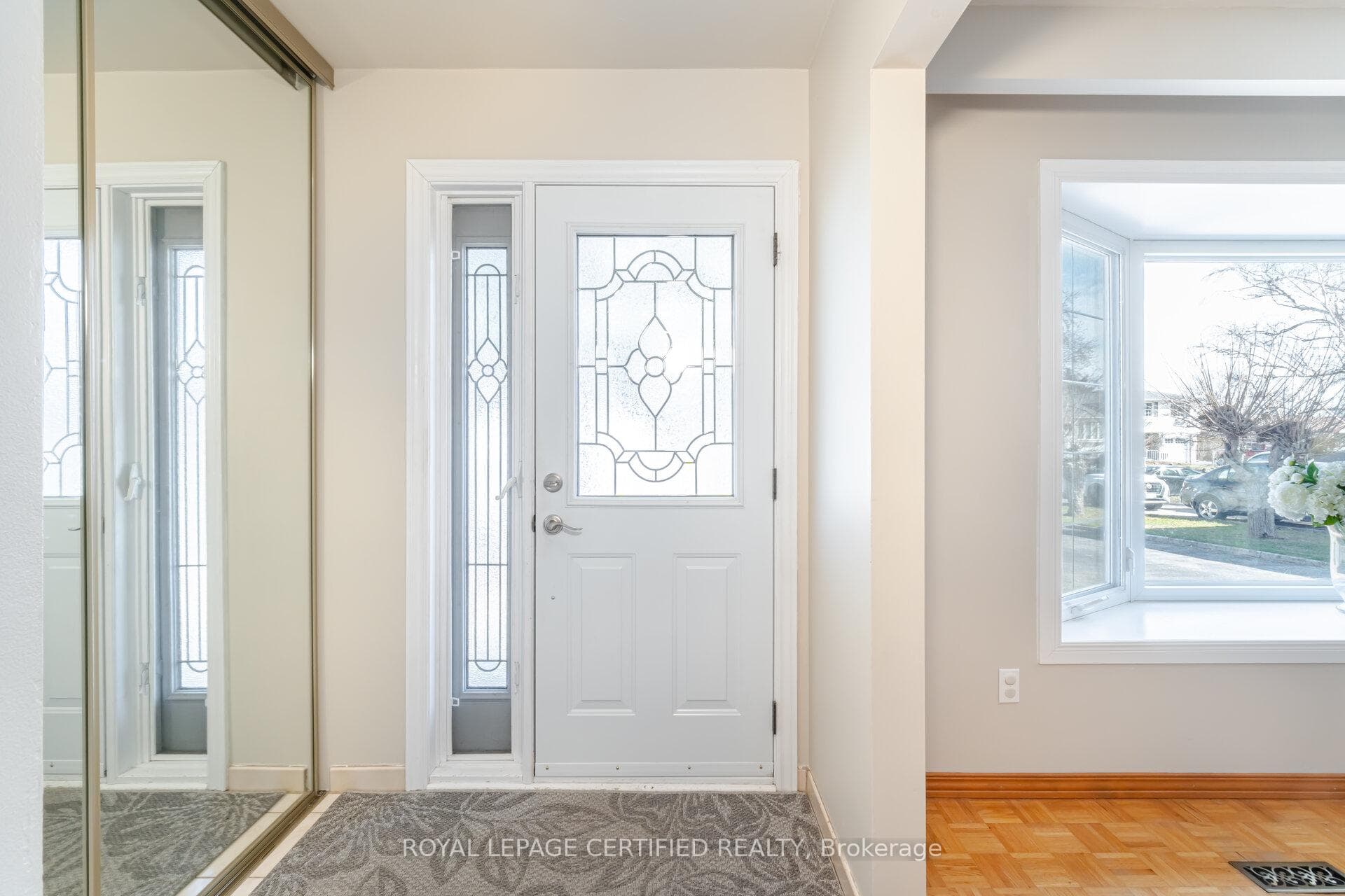 12 Grovetree Place photo 6