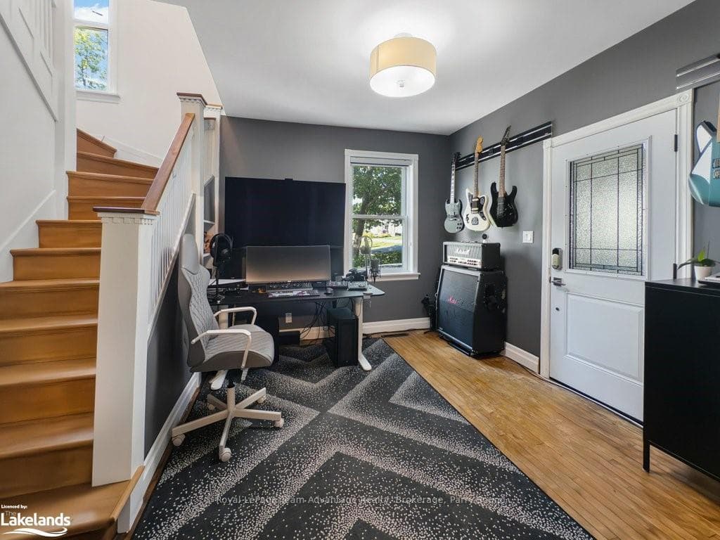 36 WAUBEEK Street photo 19