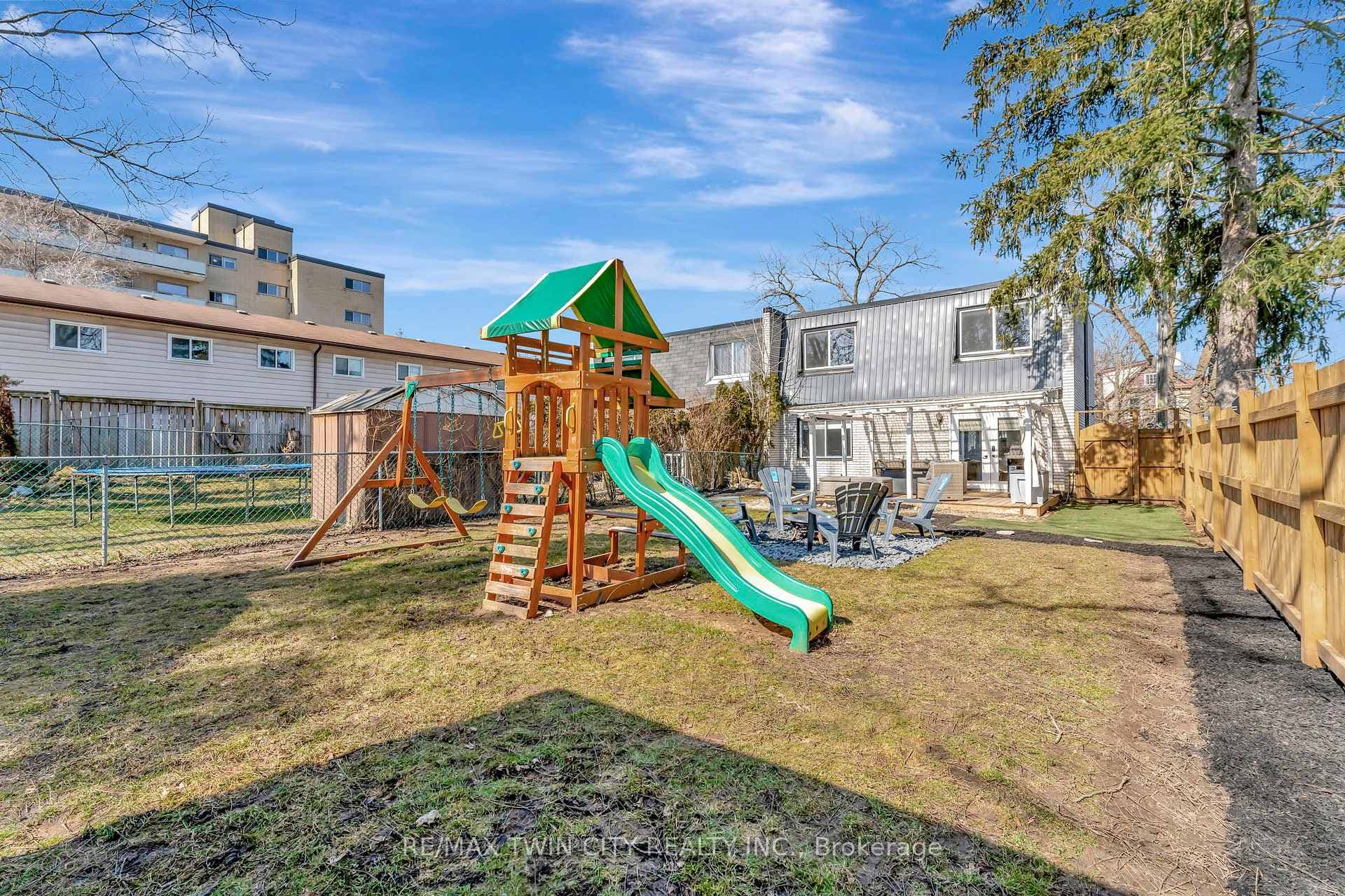 391 Stirling Avenue photo 34