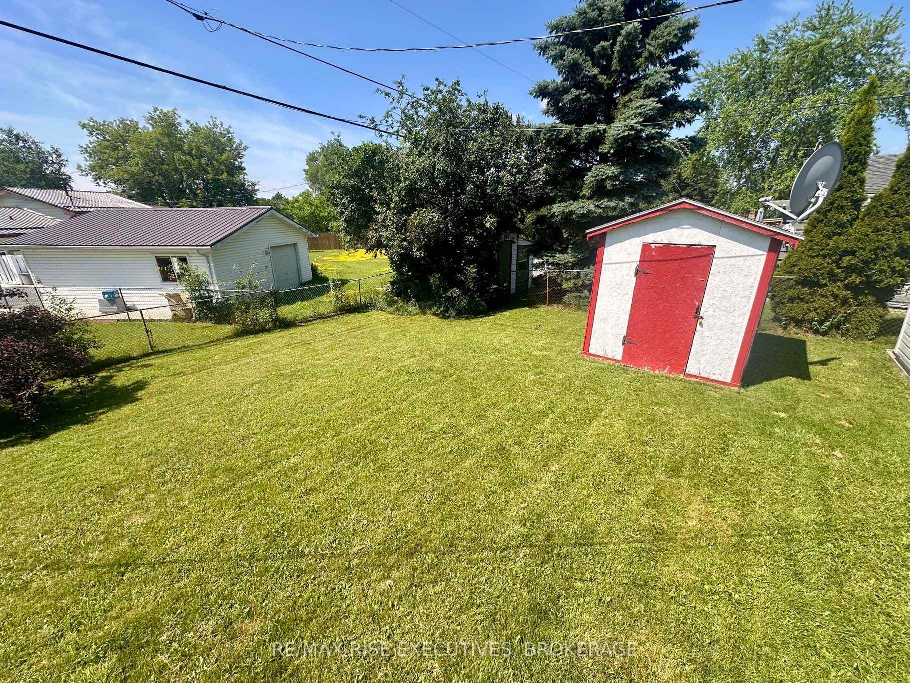 214 Amherst Drive photo 21