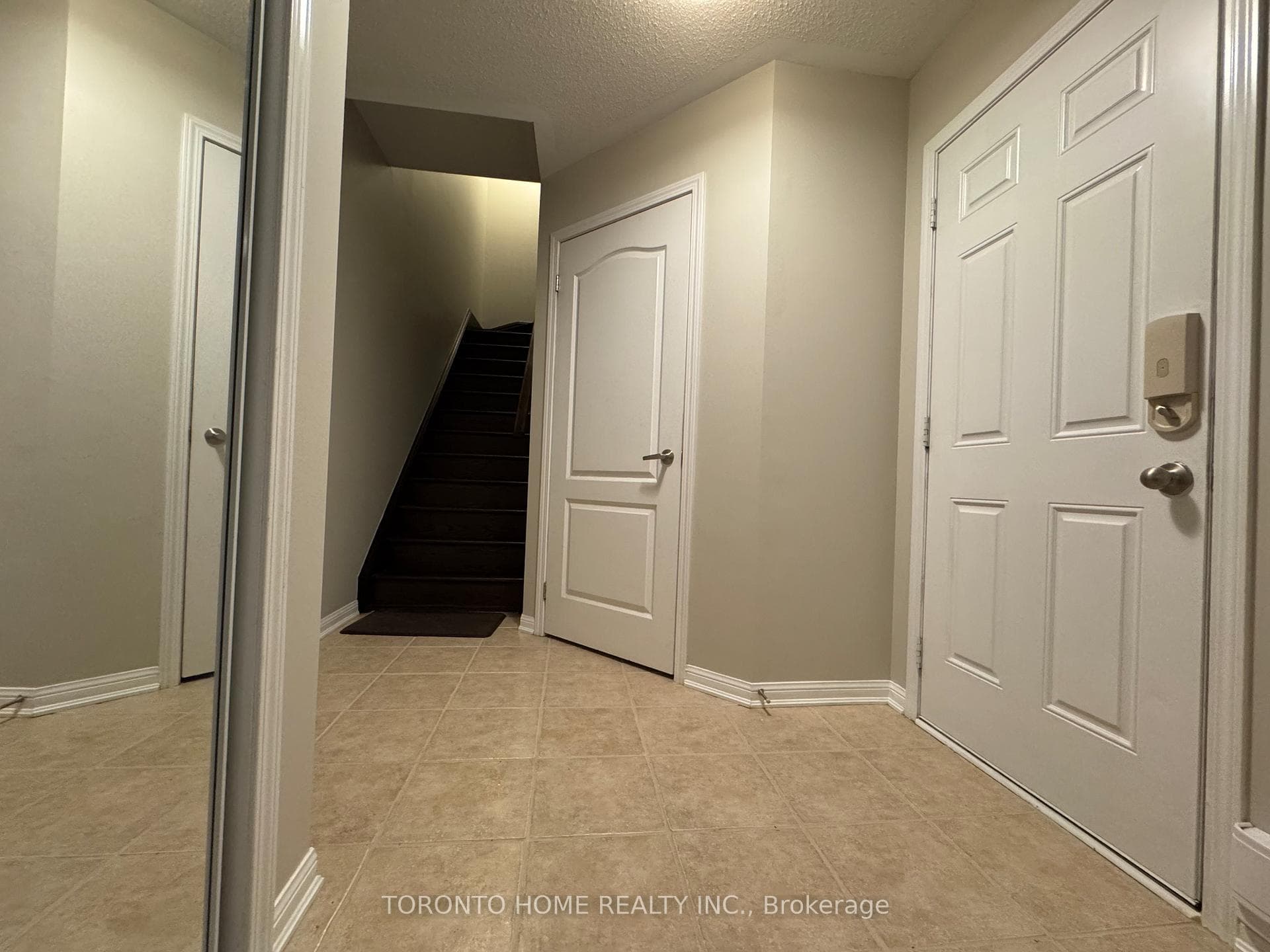 1037 Haxton Heights photo 5
