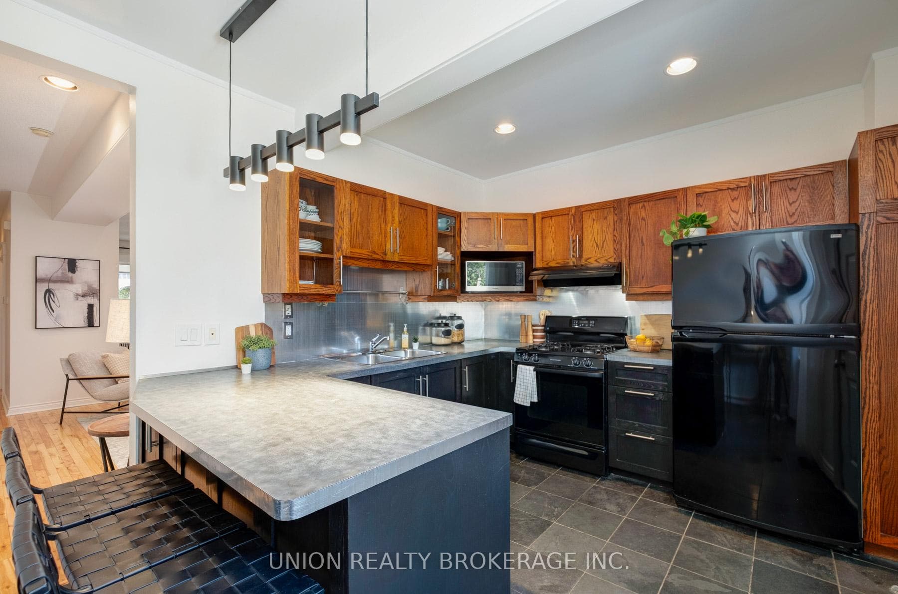 10 Bertmount Avenue photo 17