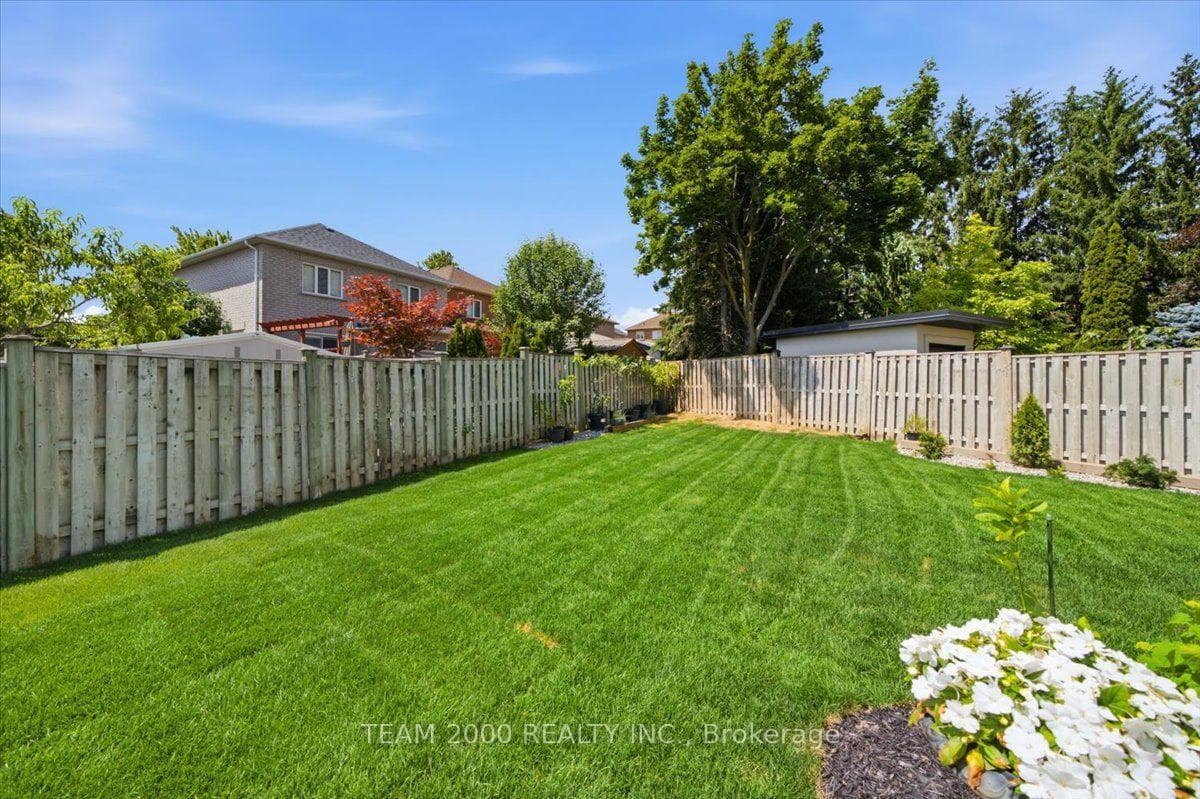 26 Crown Crescent photo 35
