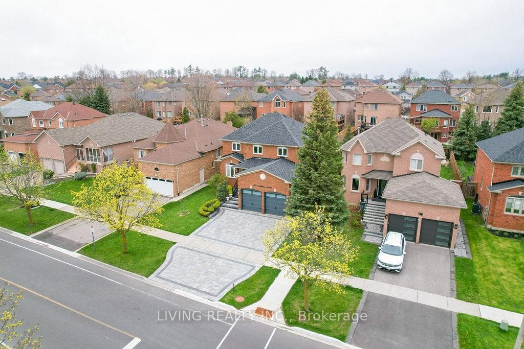 219 Shaftsbury Avenue photo 39