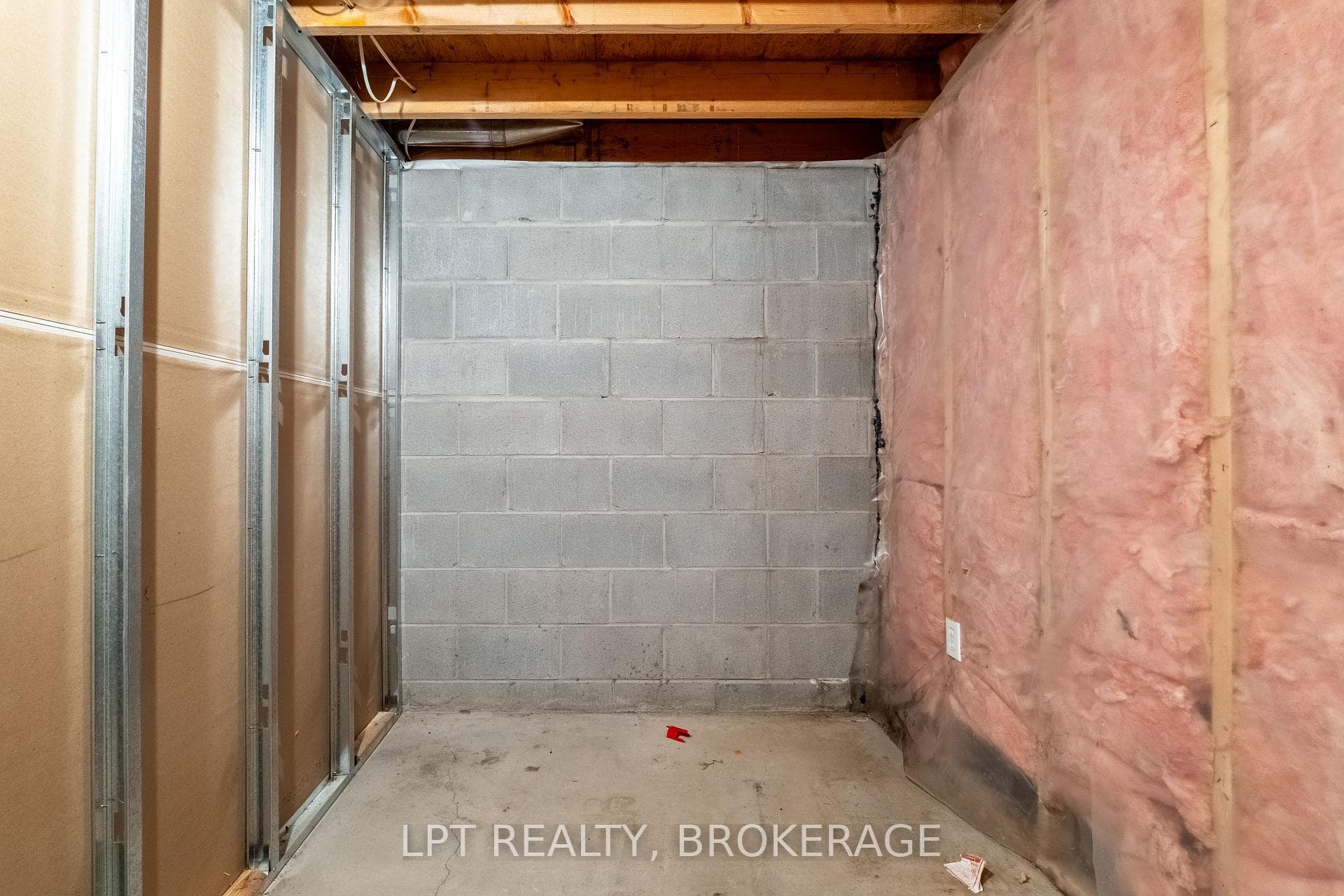 1049 Waterbury Crescent photo 29