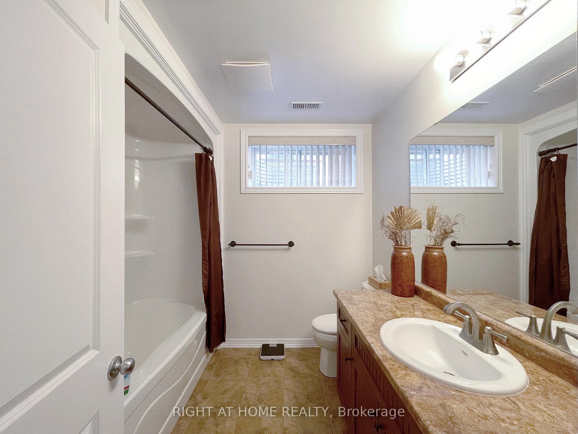 27 Portland Street Unit Lower photo 16