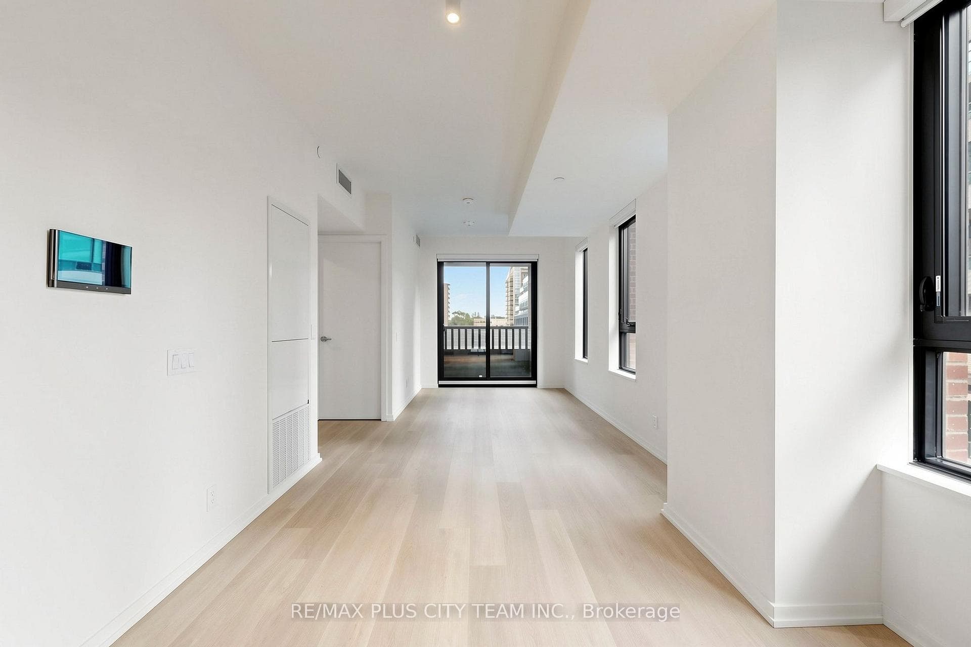 109 Erskine Avenue Unit 509 photo 12