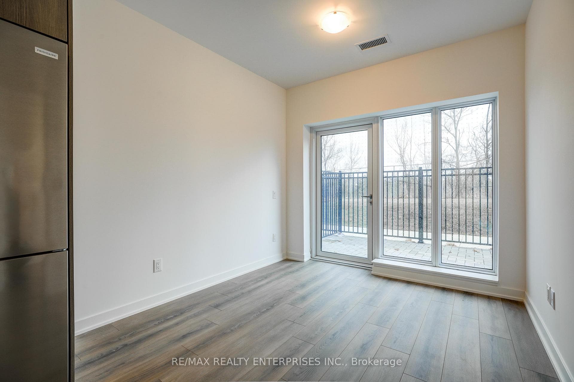 7439 Kingston Road Unit 109 photo 6