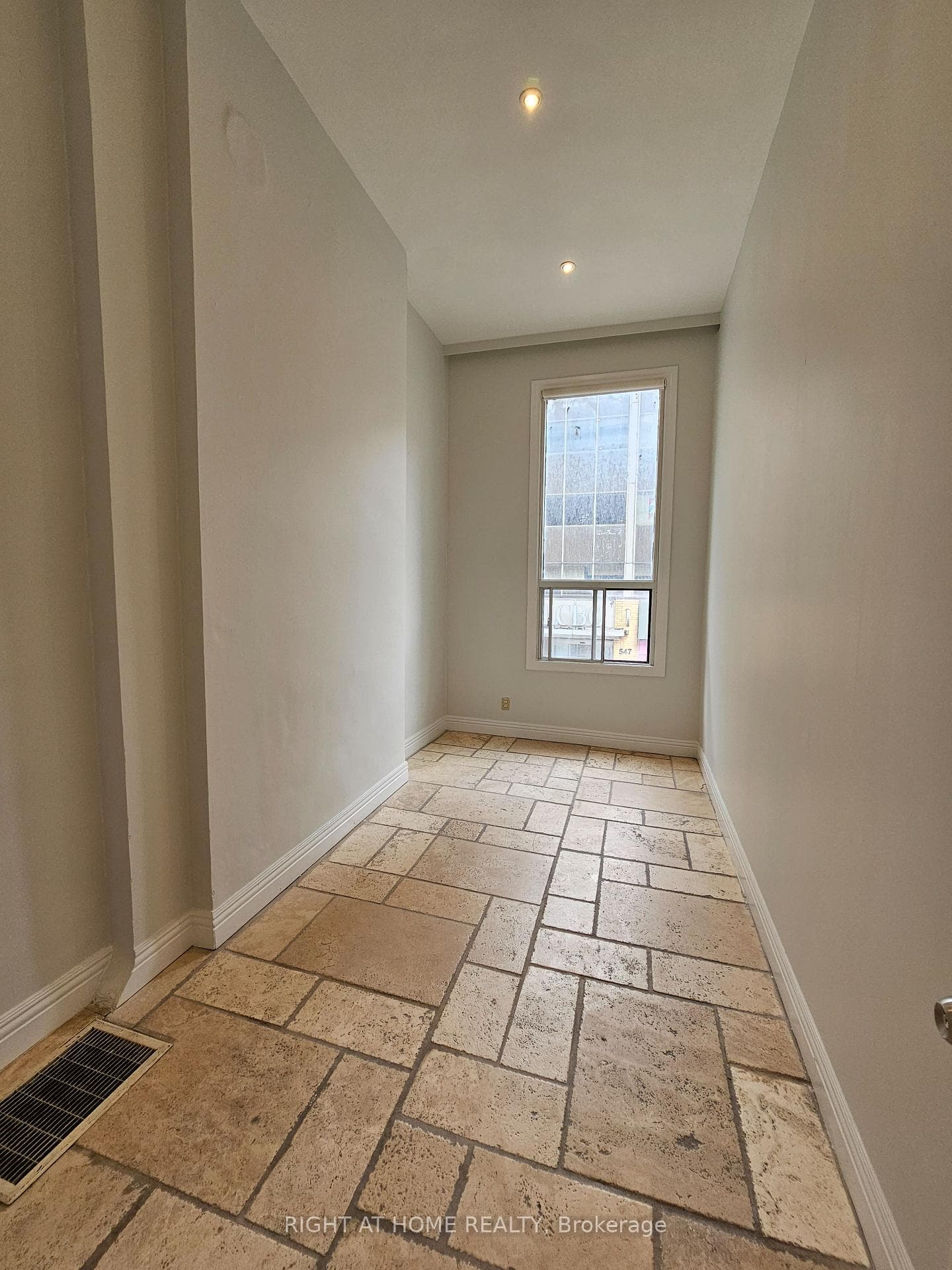 550 Yonge Street Unit 2F photo 14