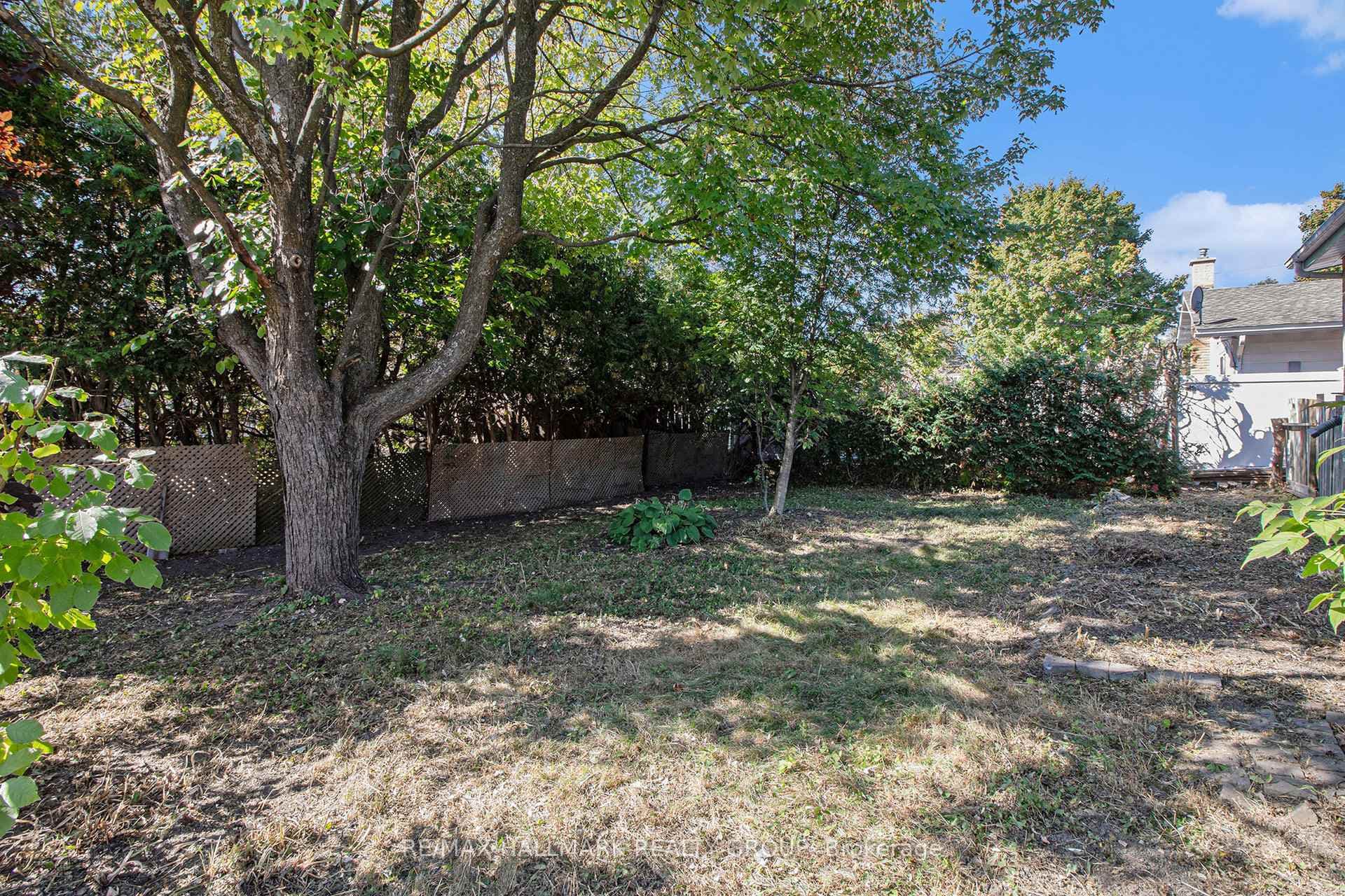 1938 Featherston Drive photo 18
