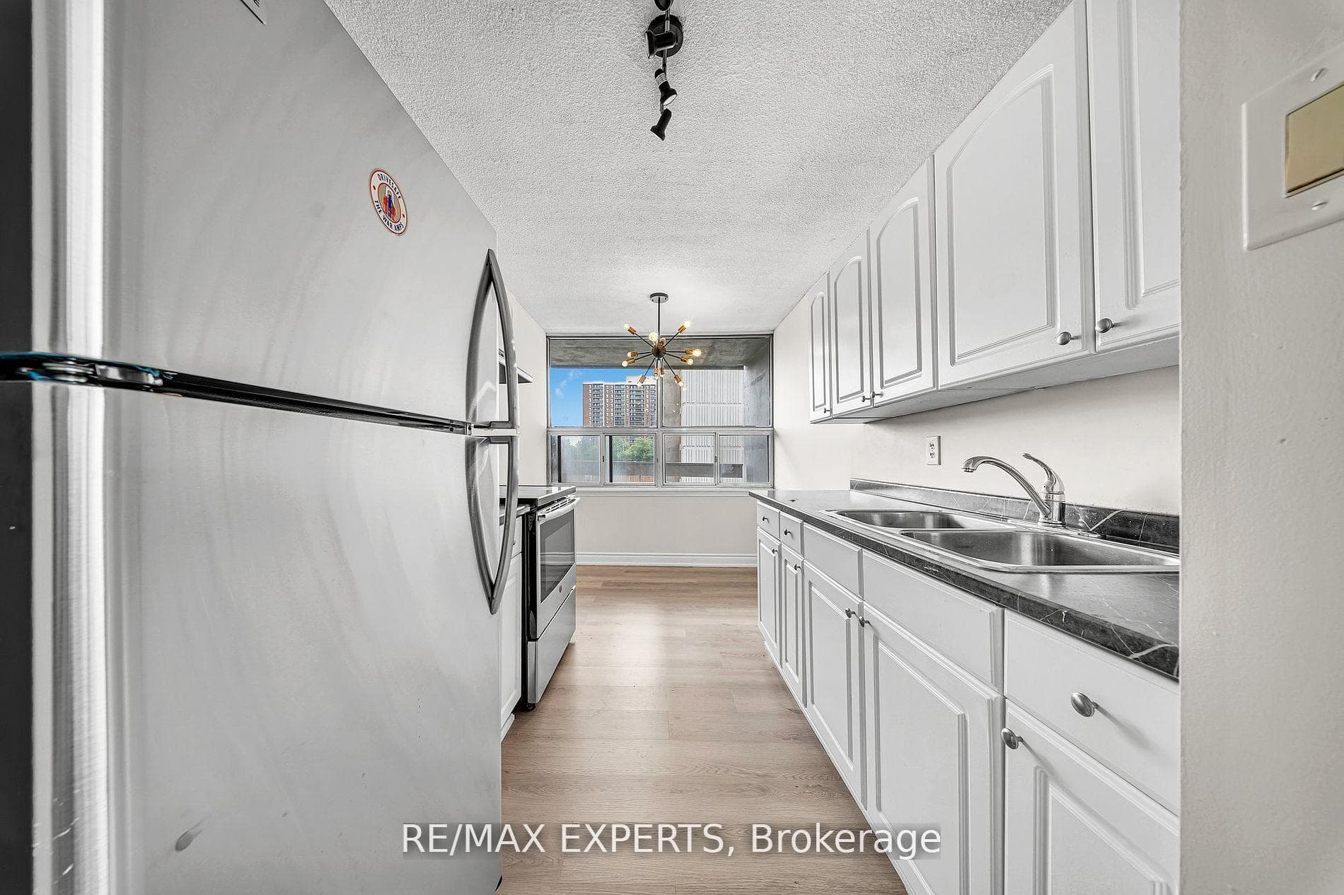 25 Kensington Road Unit 211 photo 6
