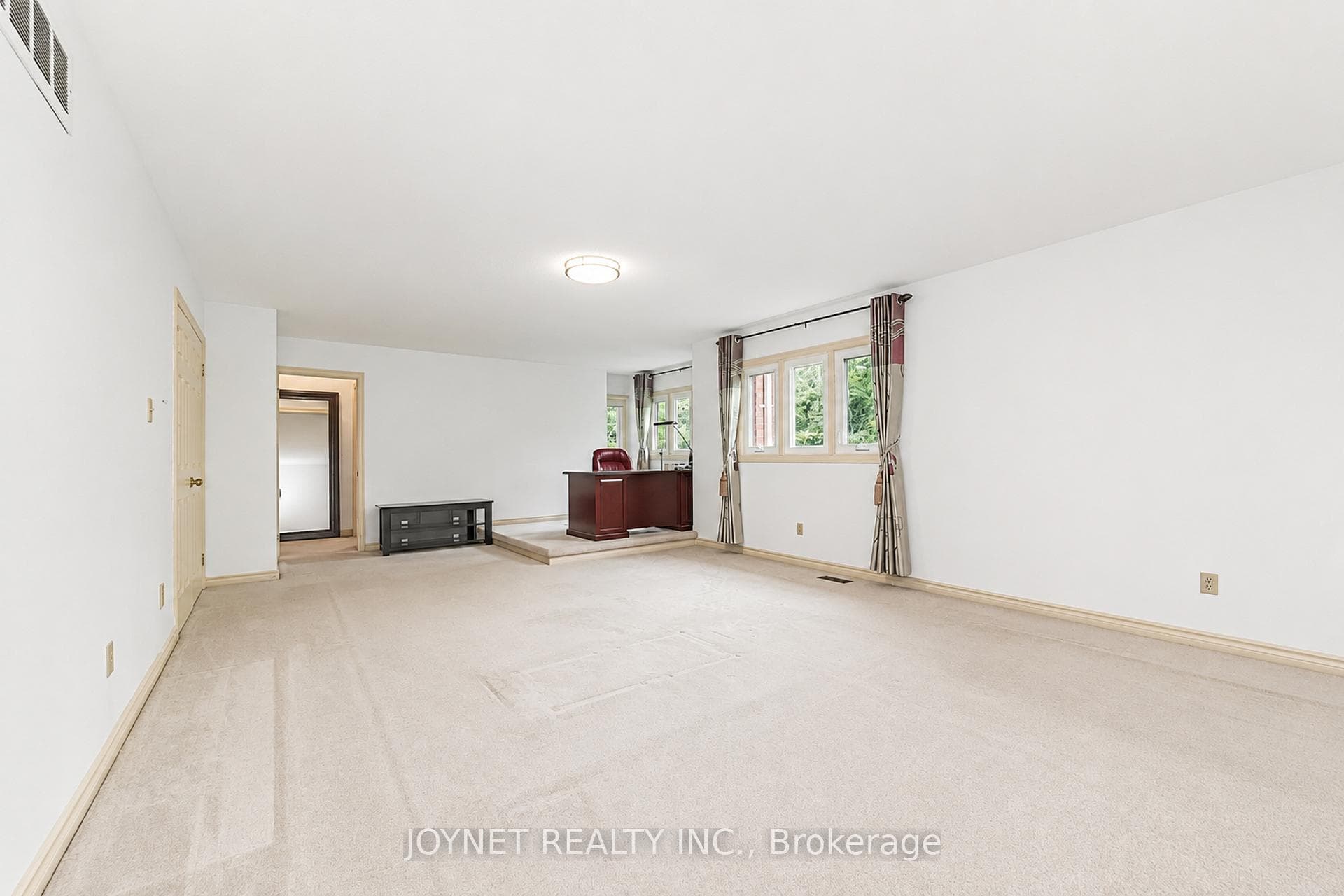 2 Woodriver Street photo 28