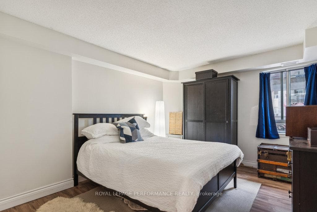 429 Somerset Street Unit 401 photo 24